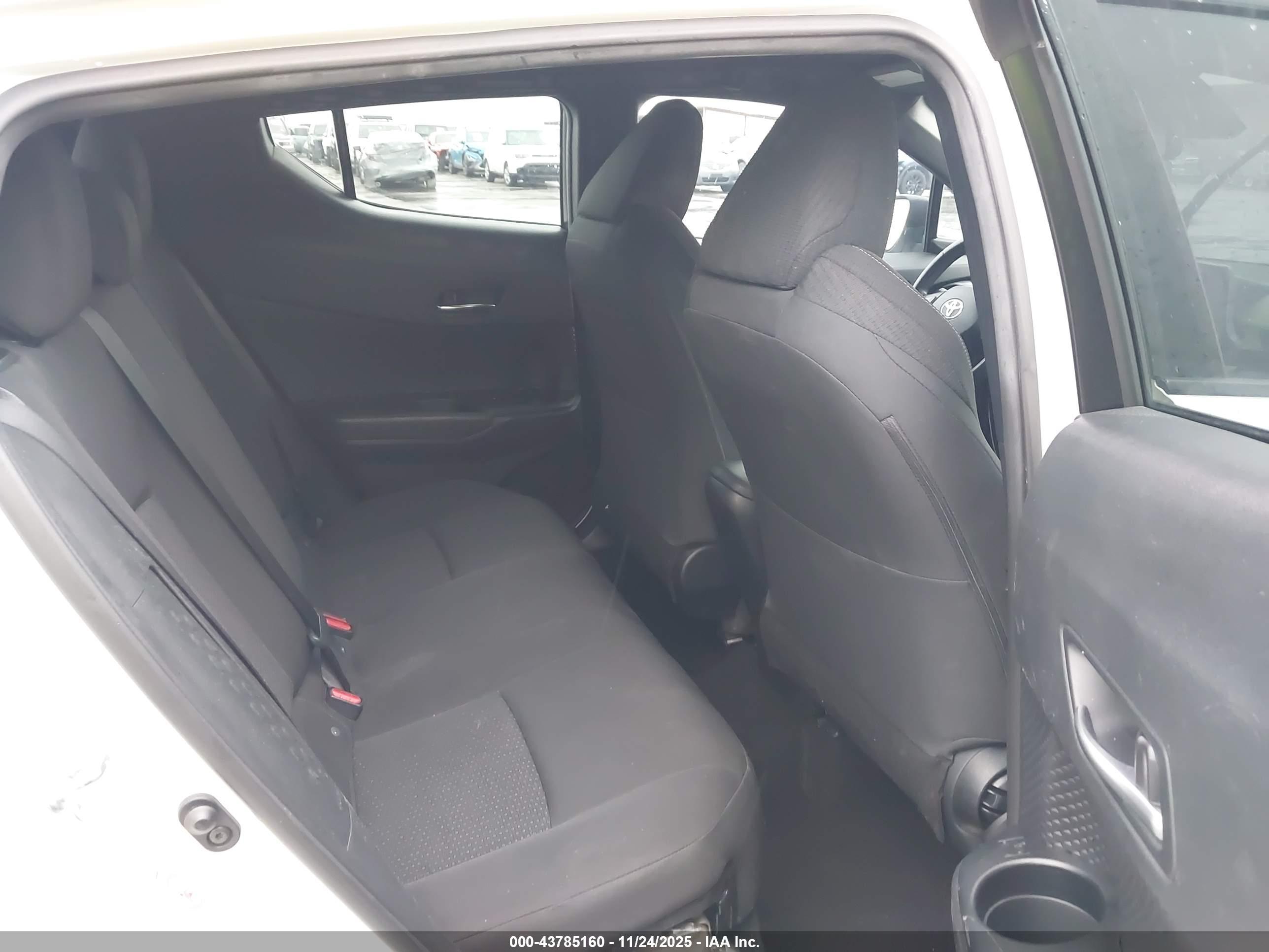 TOYOTA C-HR image 8