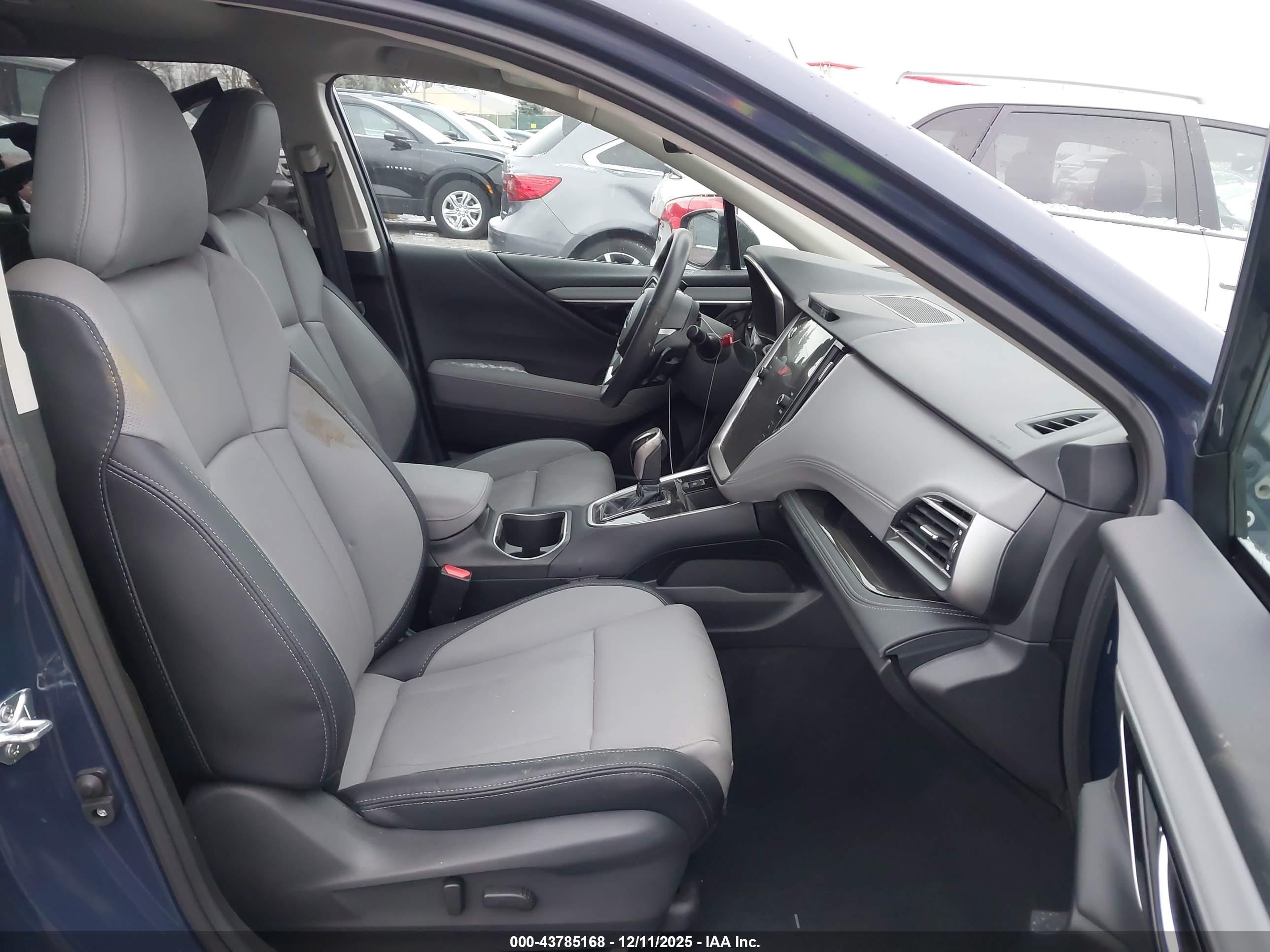 SUBARU OUTBACK image 5