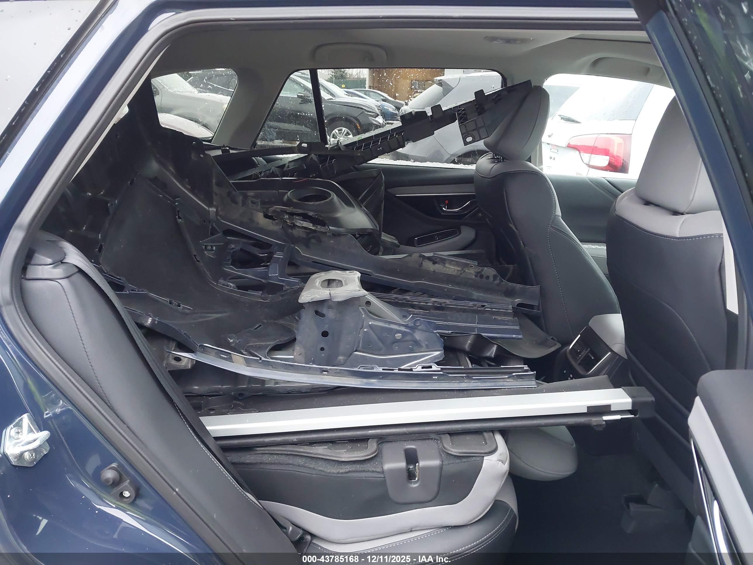 SUBARU OUTBACK image 8