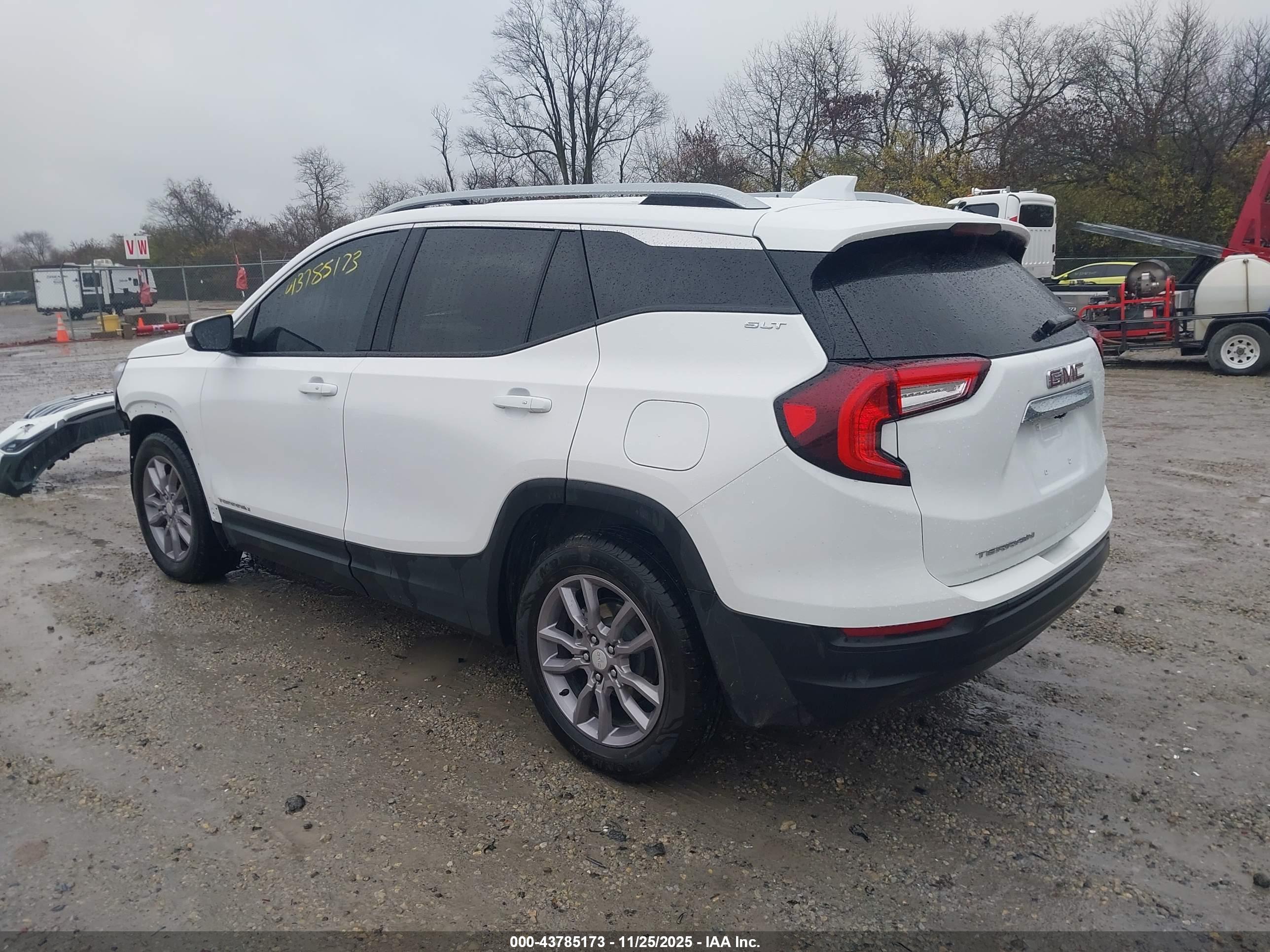 GMC TERRAIN image 3