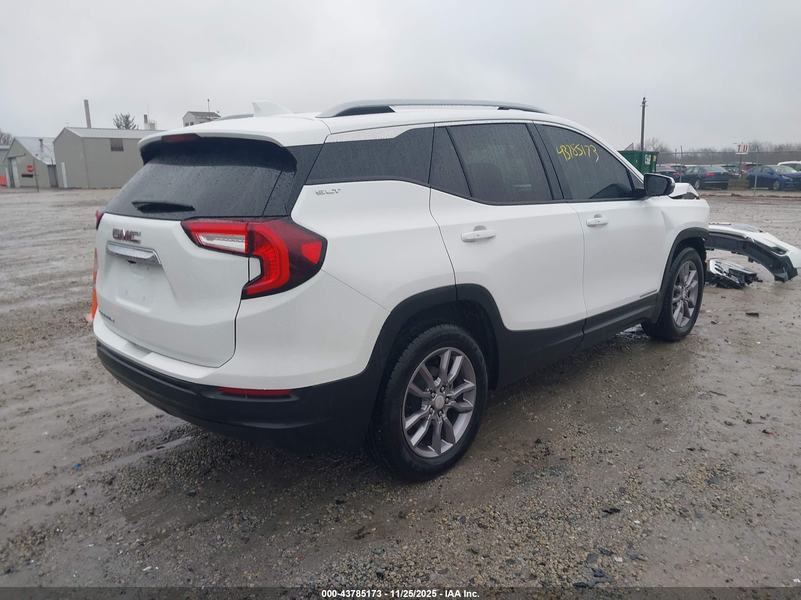 GMC TERRAIN image 4