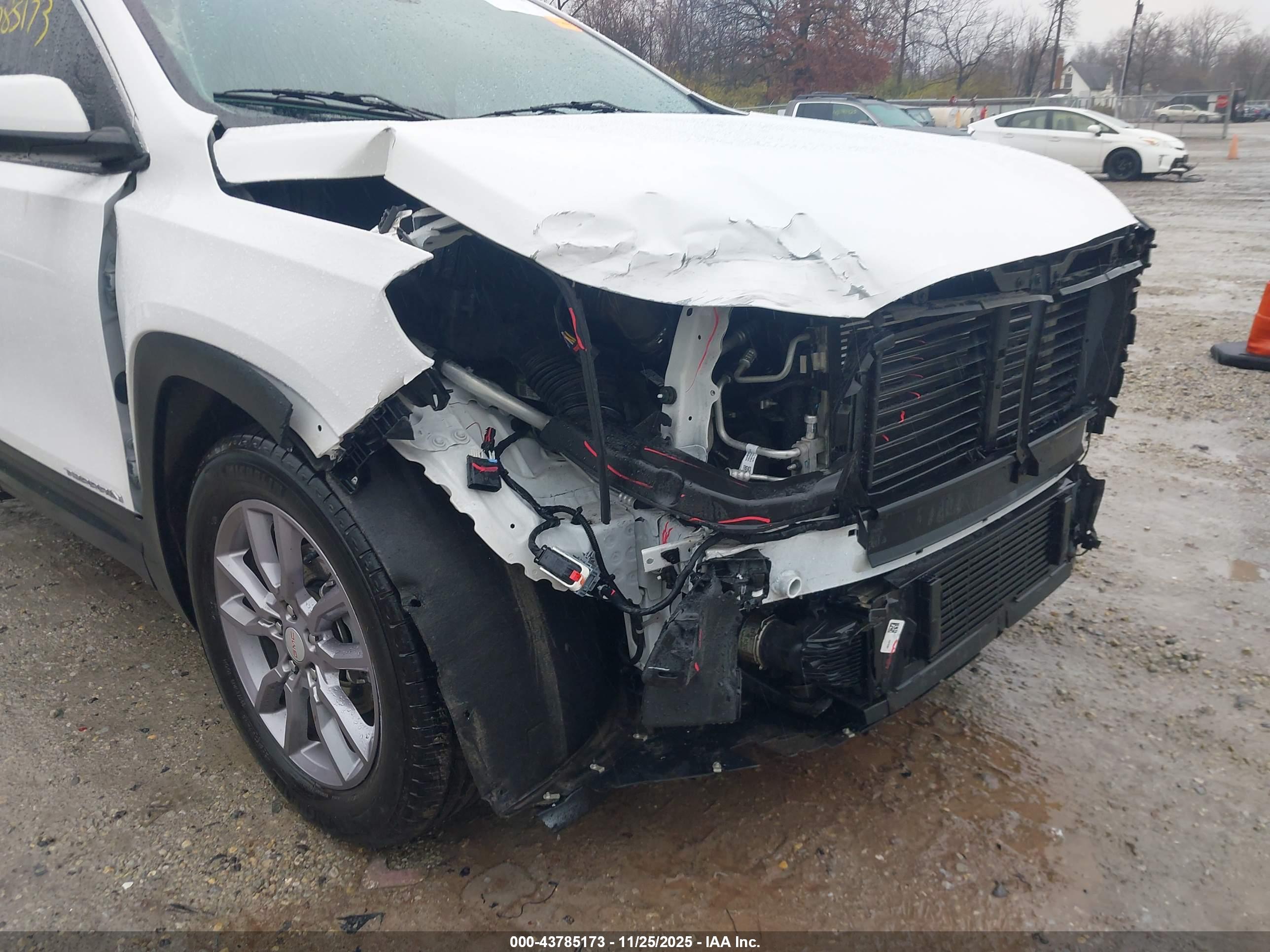 GMC TERRAIN image 6
