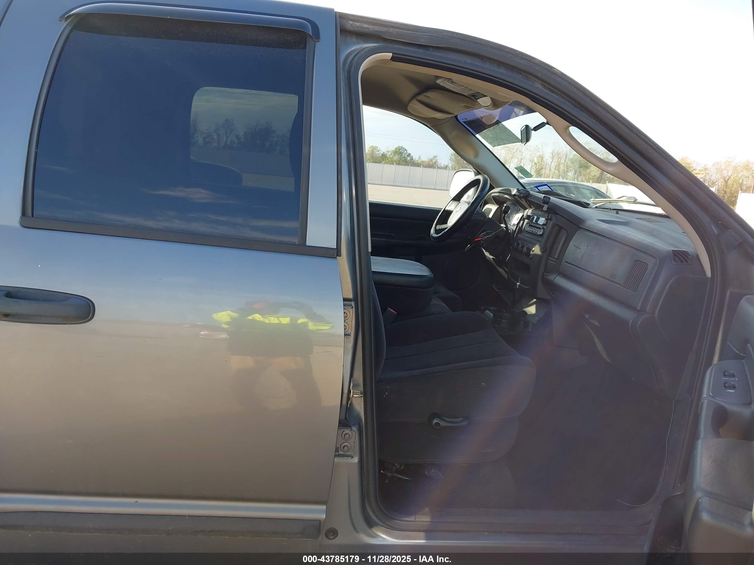 DODGE RAM image 5