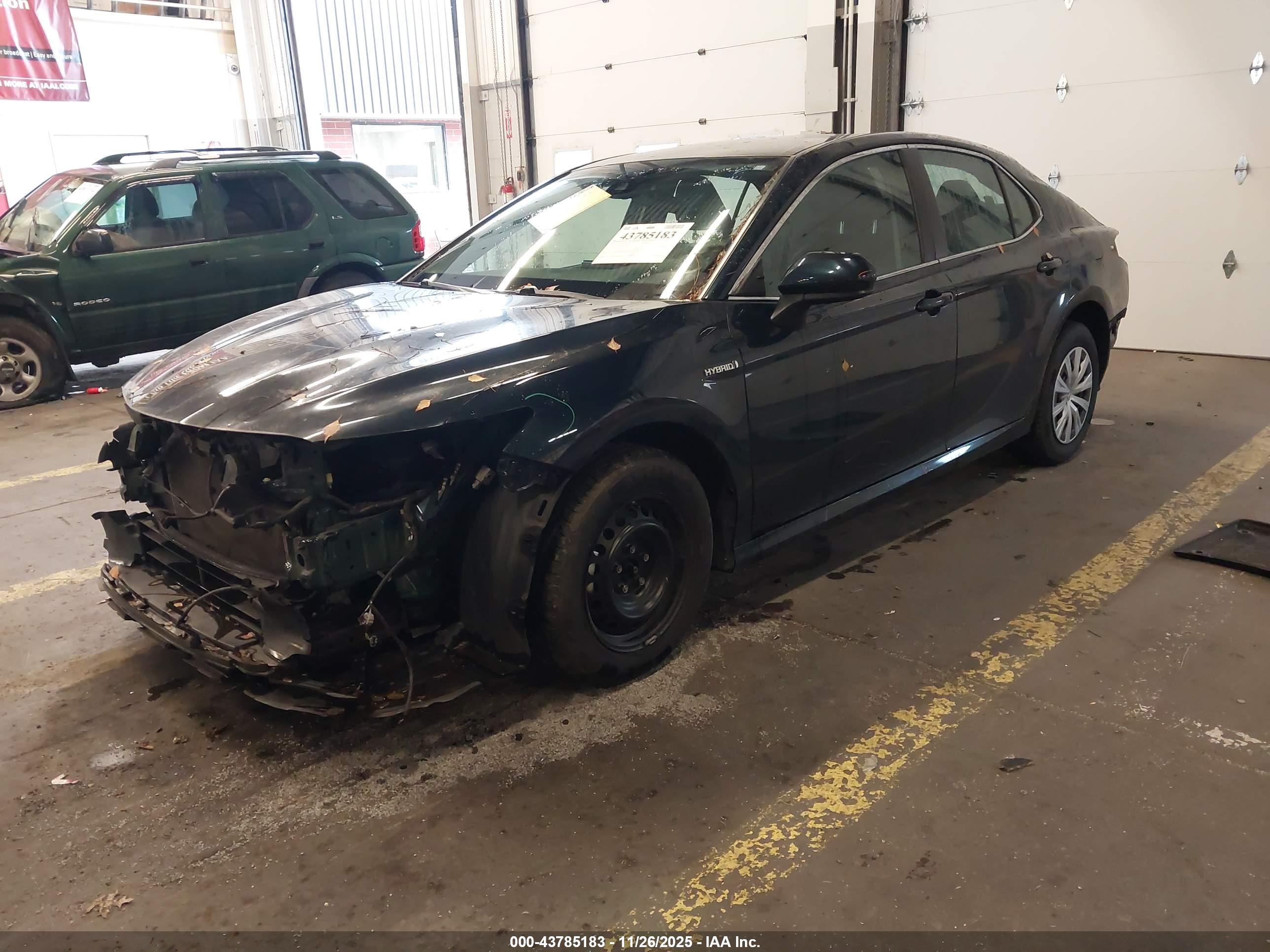 TOYOTA CAMRY image 2