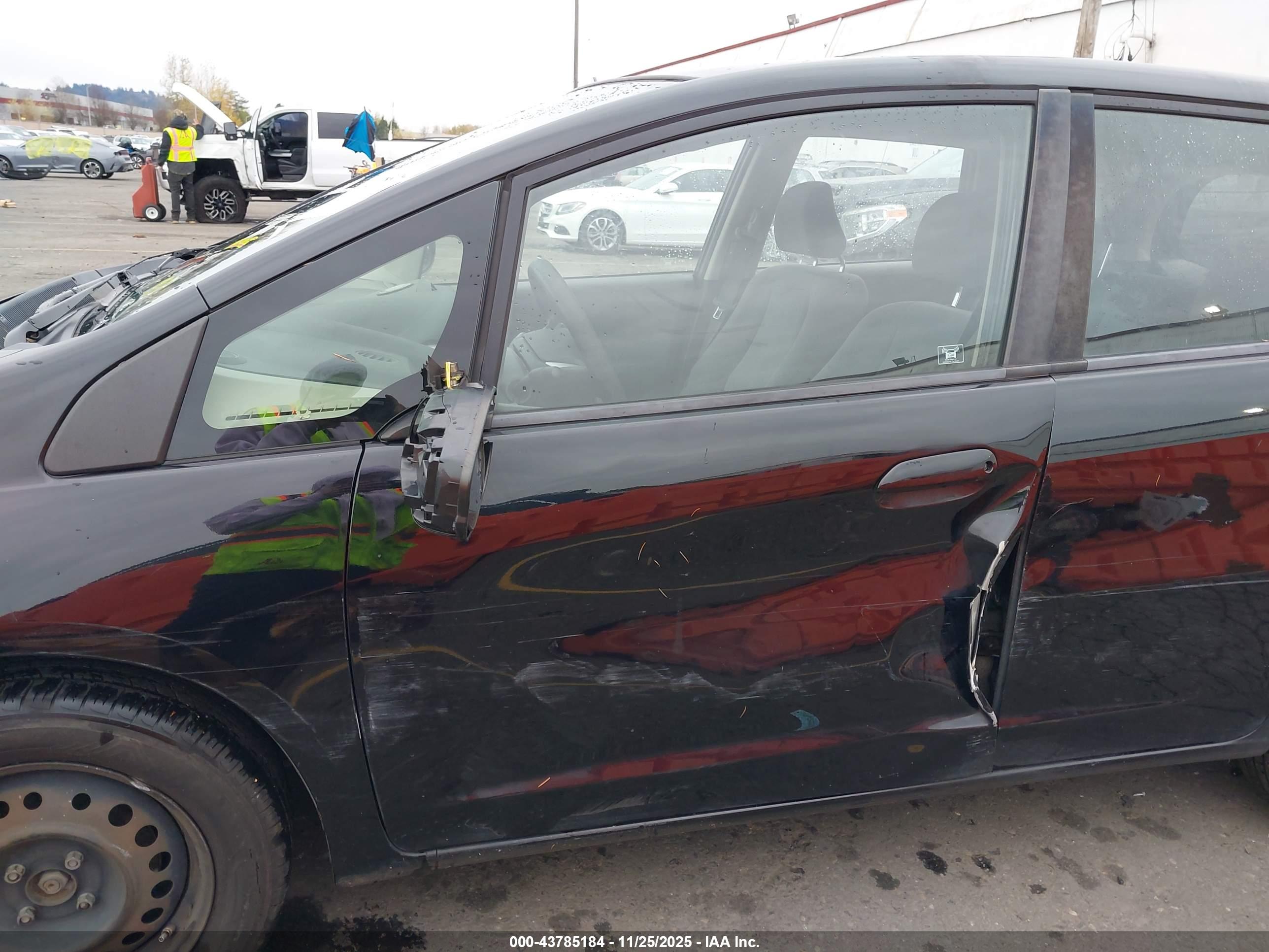 HONDA FIT image 6