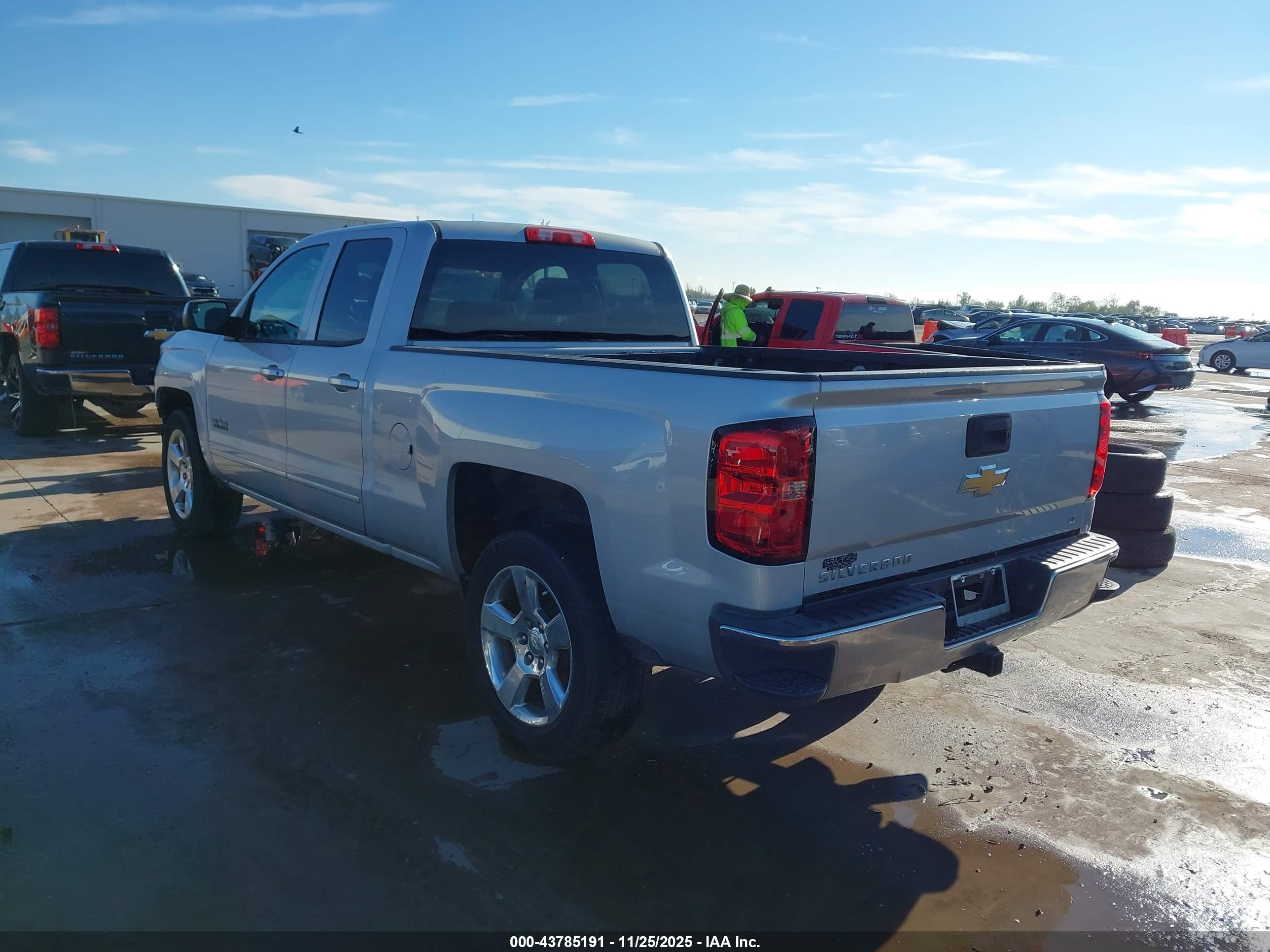 CHEVROLET SILVERADO image 3