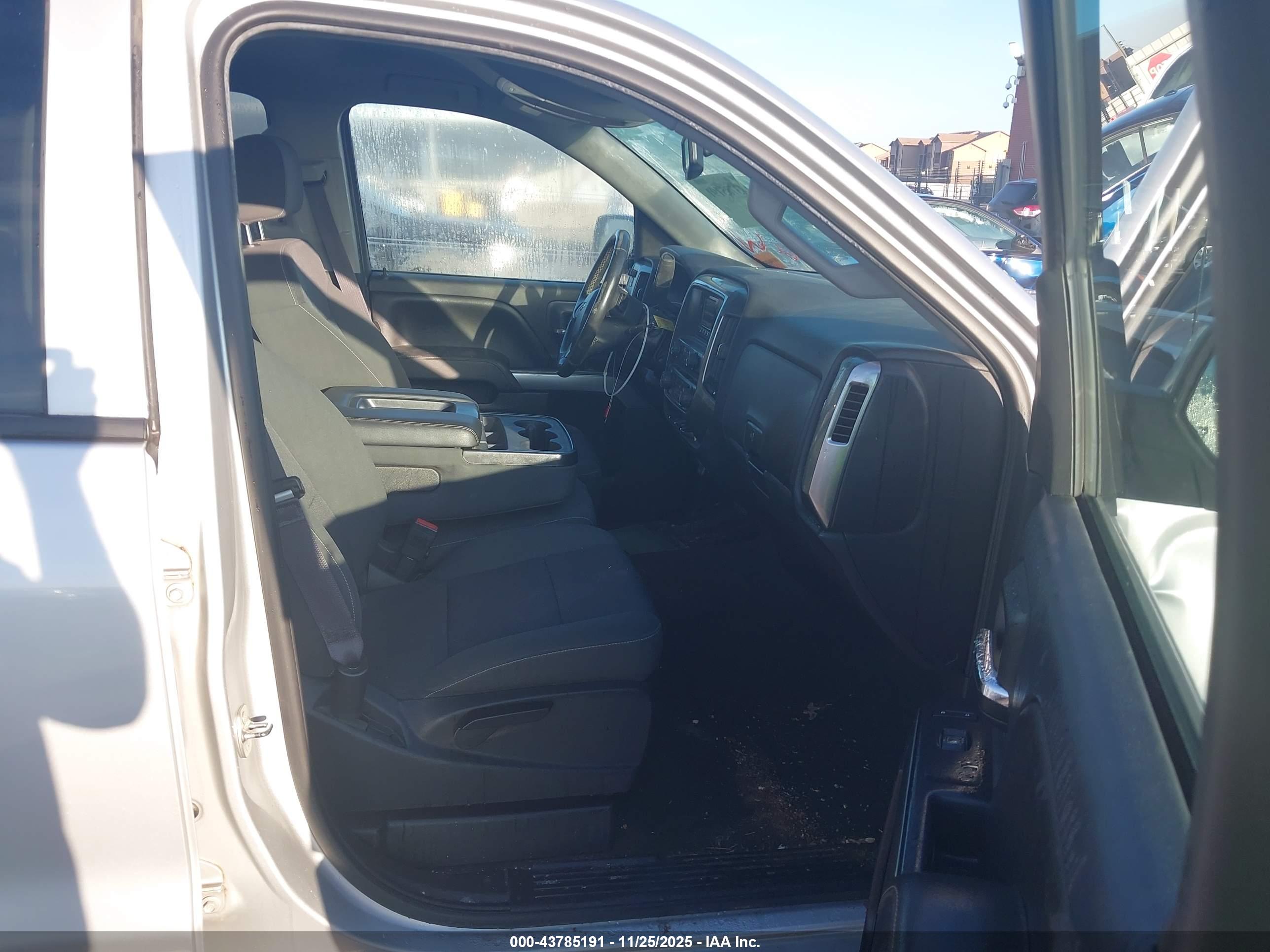 CHEVROLET SILVERADO image 5