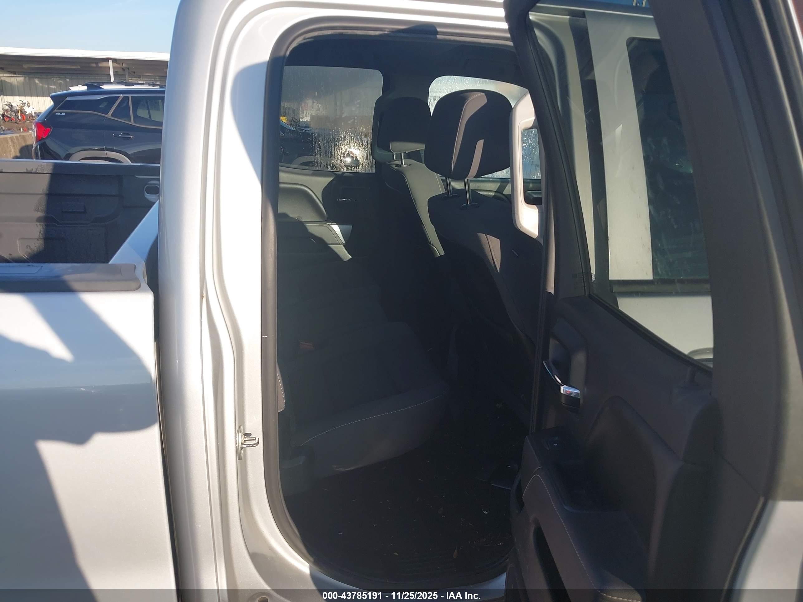 CHEVROLET SILVERADO image 8