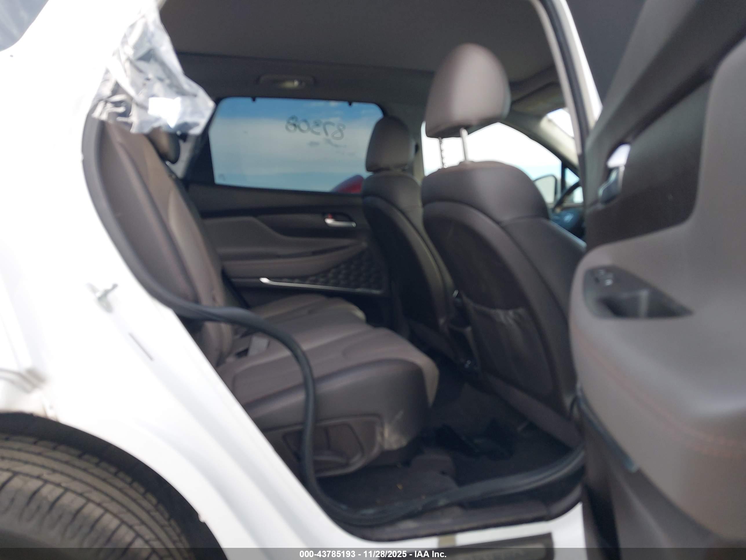 HYUNDAI SANTA image 8