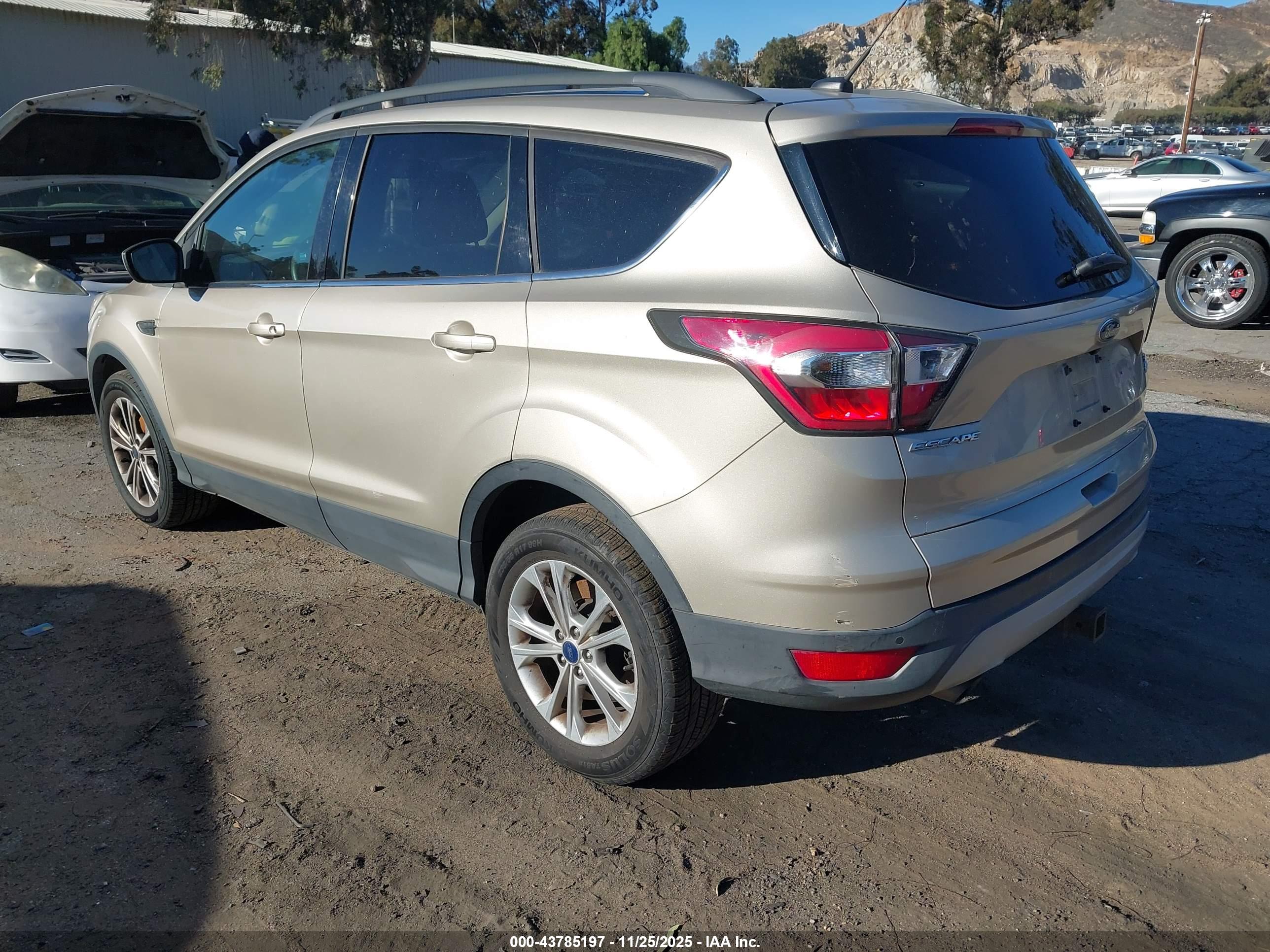 FORD ESCAPE image 3