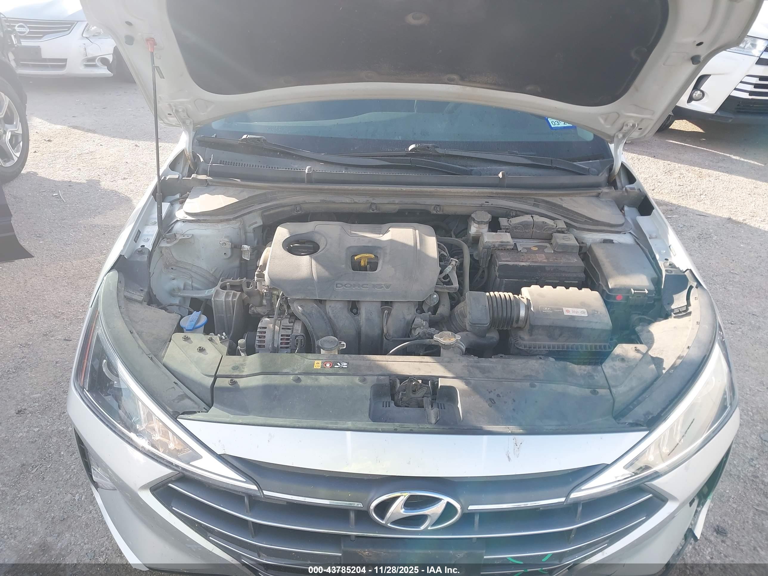 HYUNDAI ELANTRA image 10