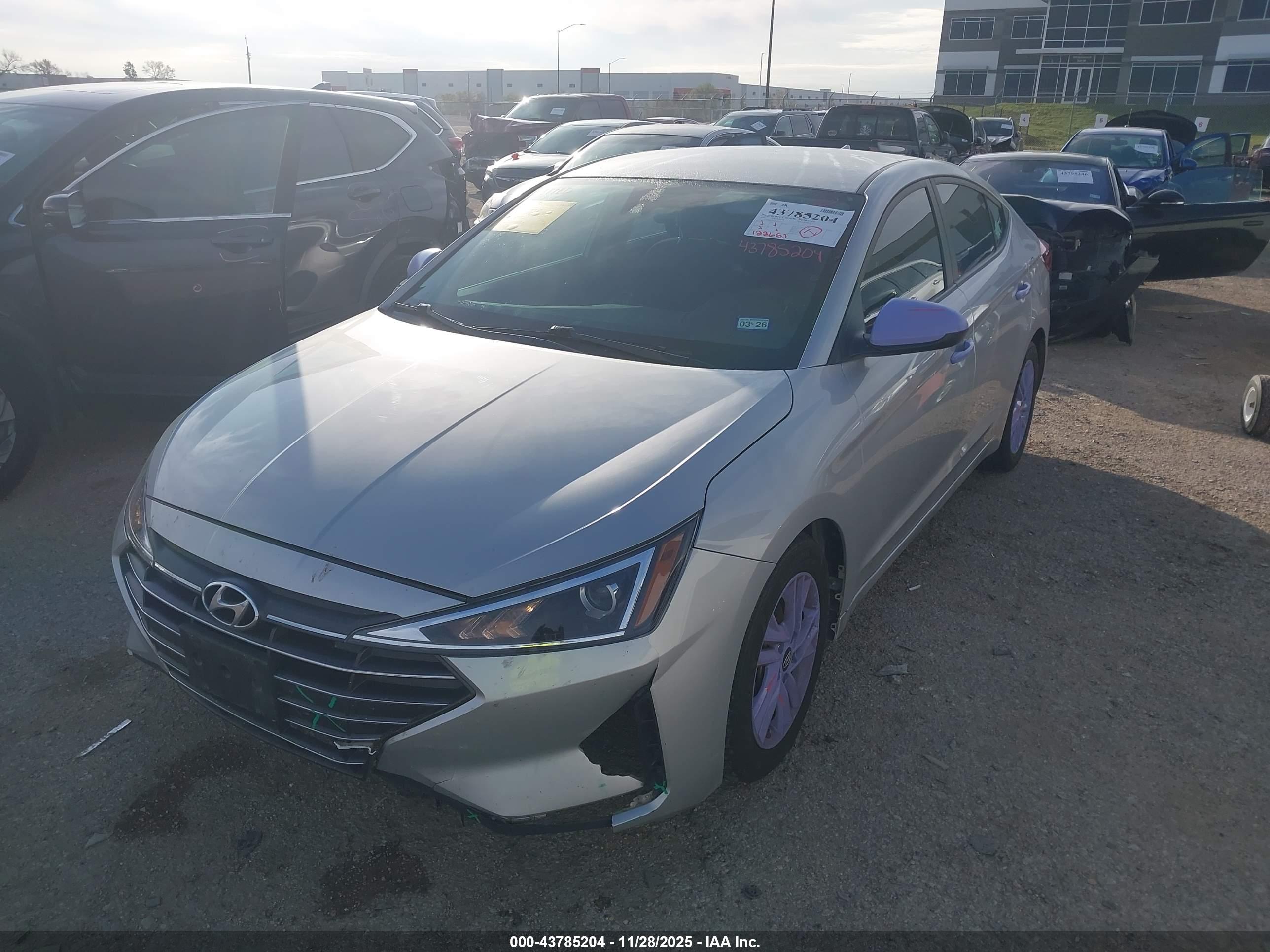 HYUNDAI ELANTRA image 2