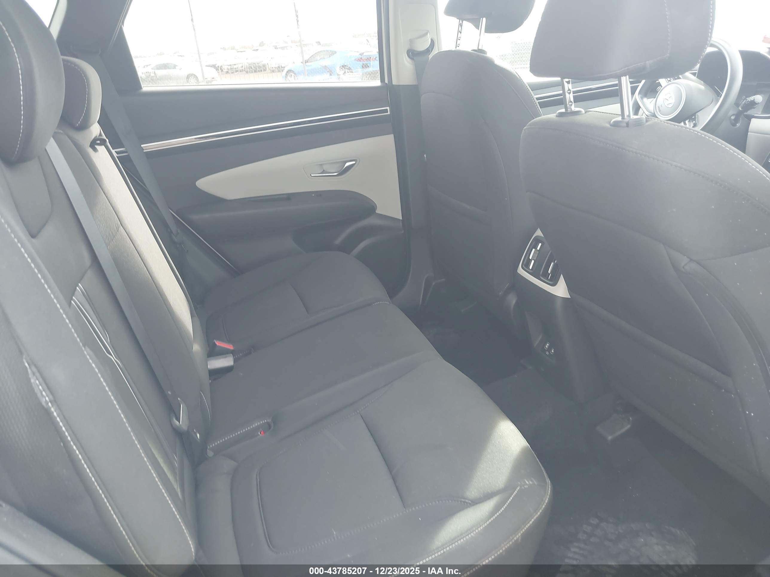 HYUNDAI TUCSON image 8