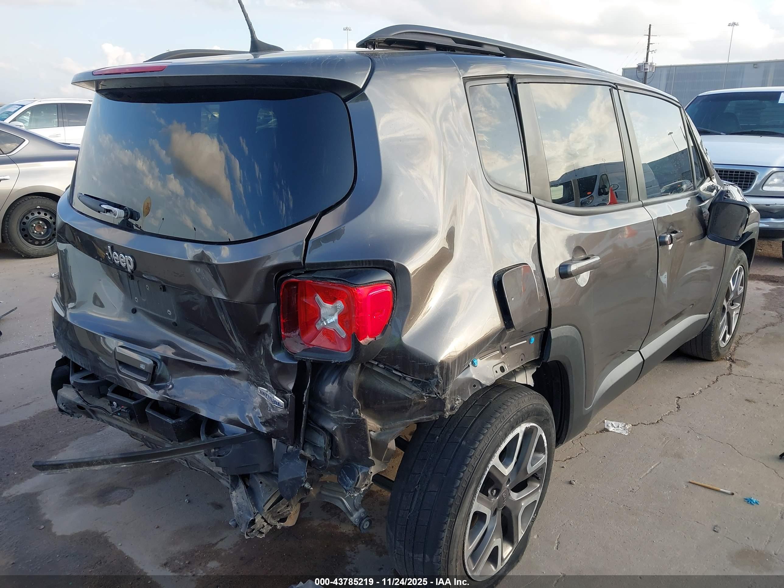 JEEP RENEGADE image 4