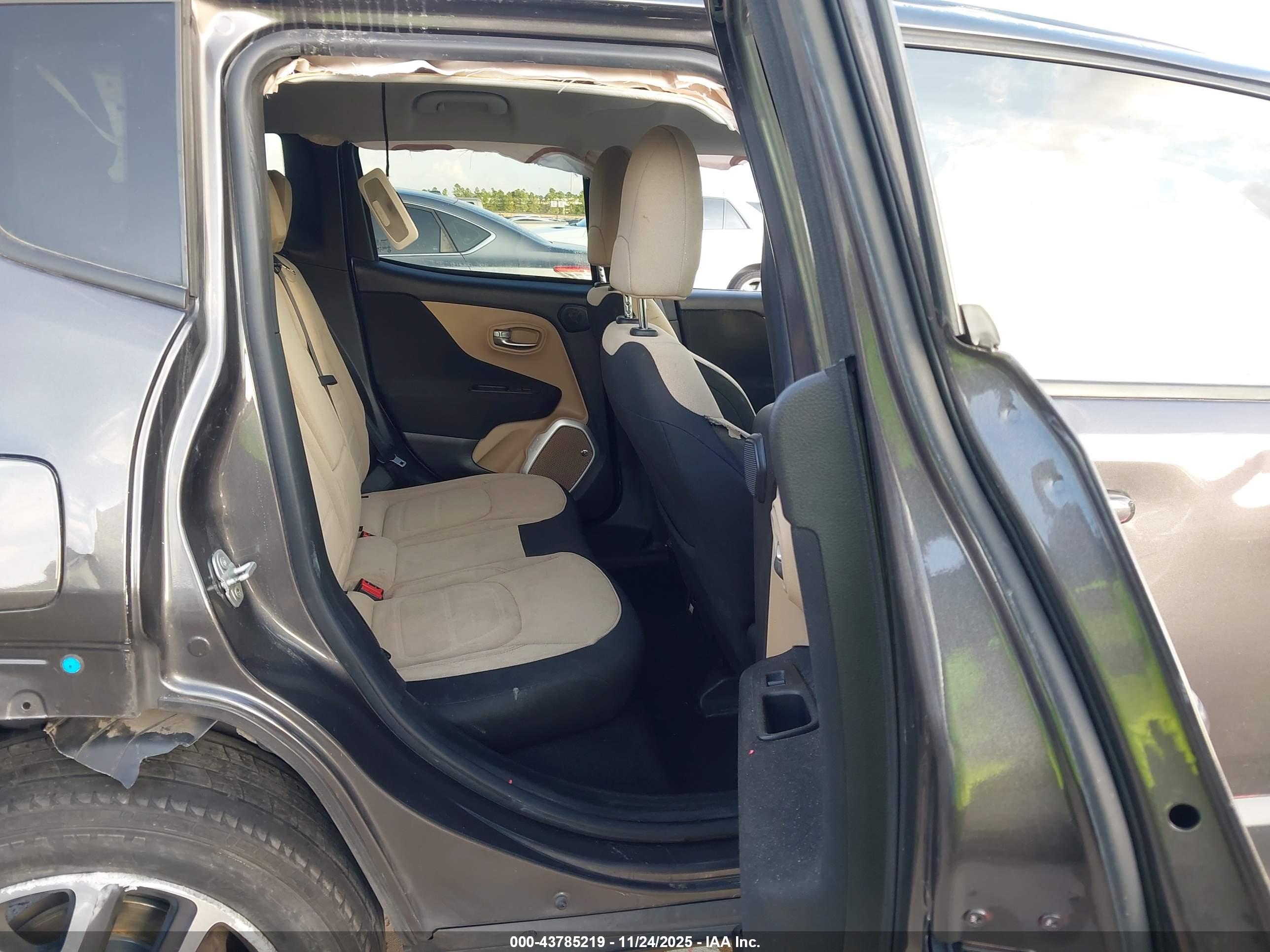 JEEP RENEGADE image 8