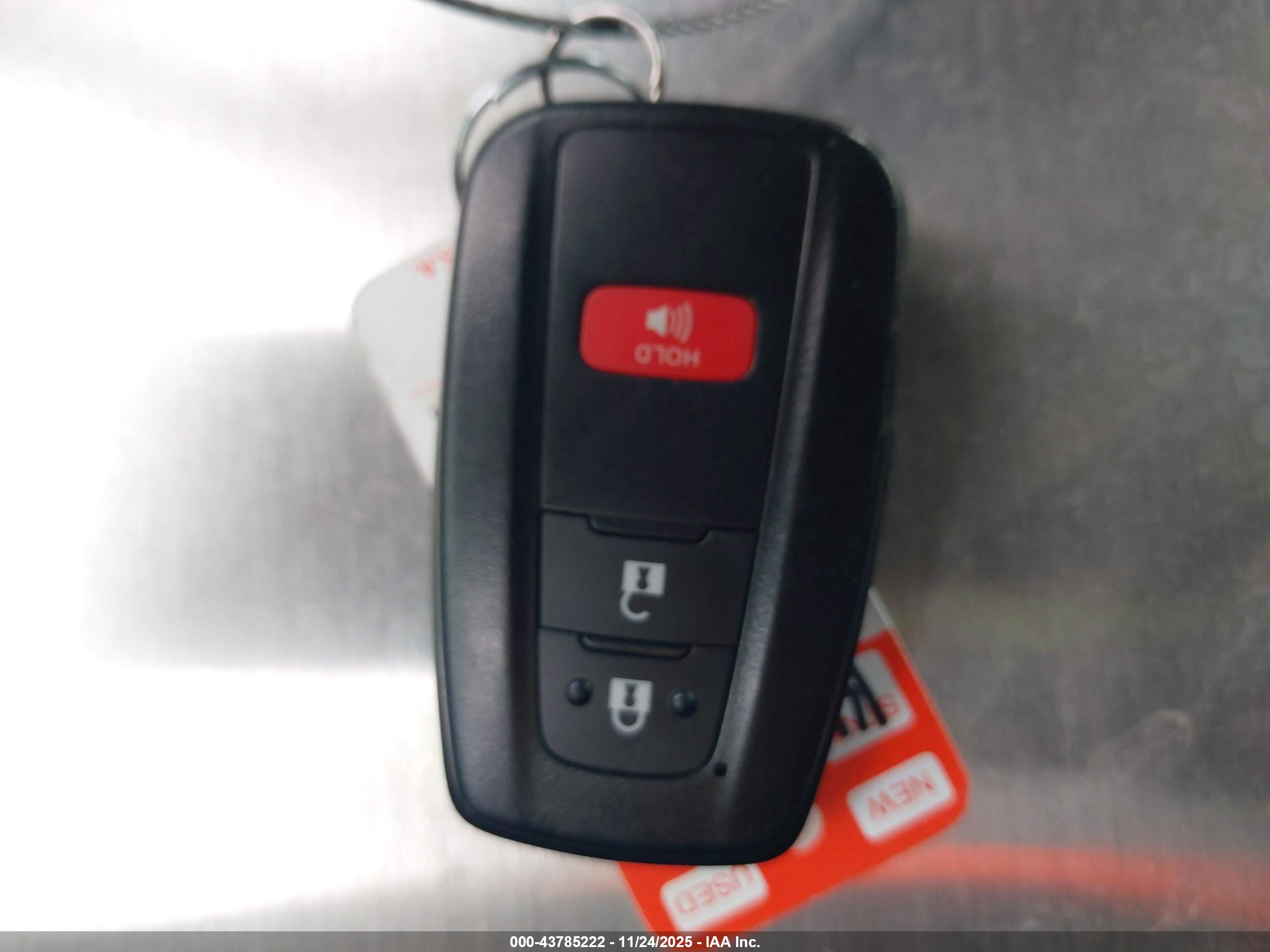 TOYOTA RAV4 image 11