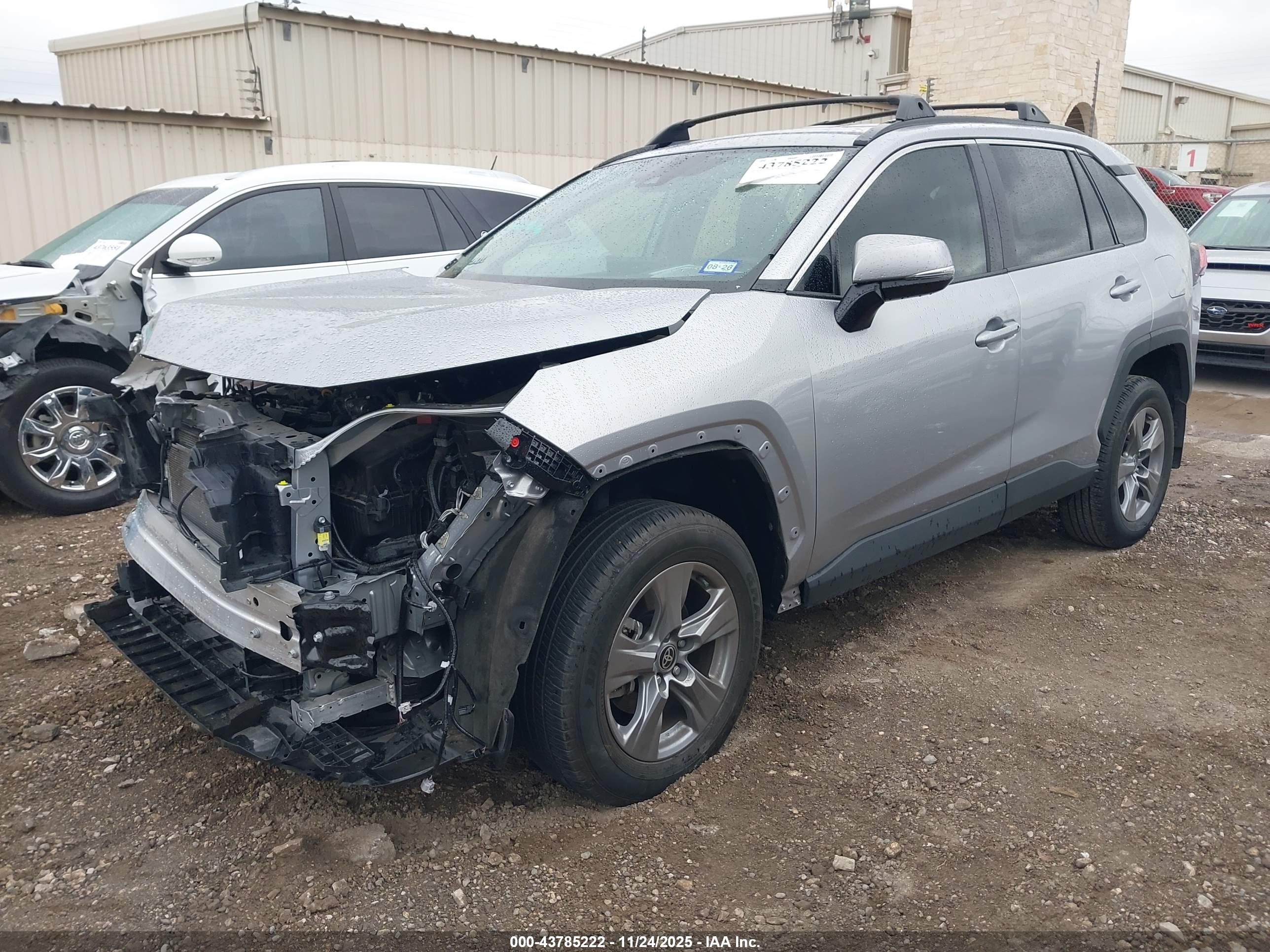 TOYOTA RAV4 image 2