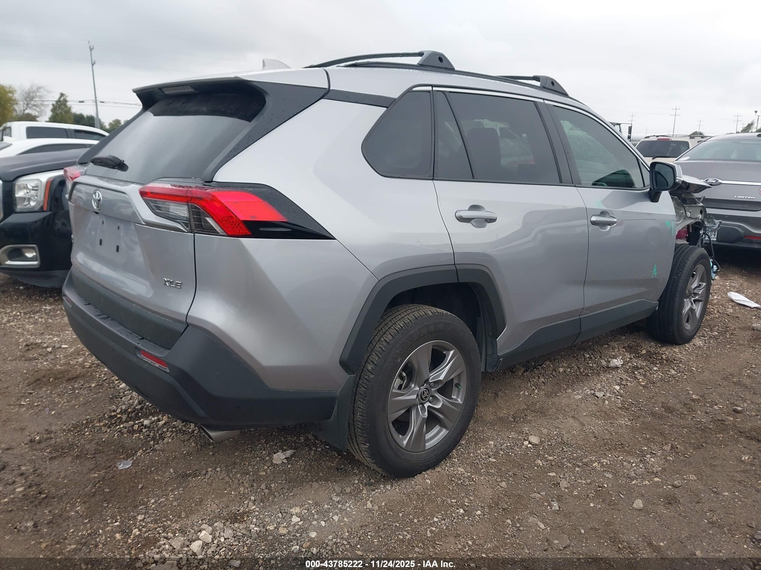 TOYOTA RAV4 image 4