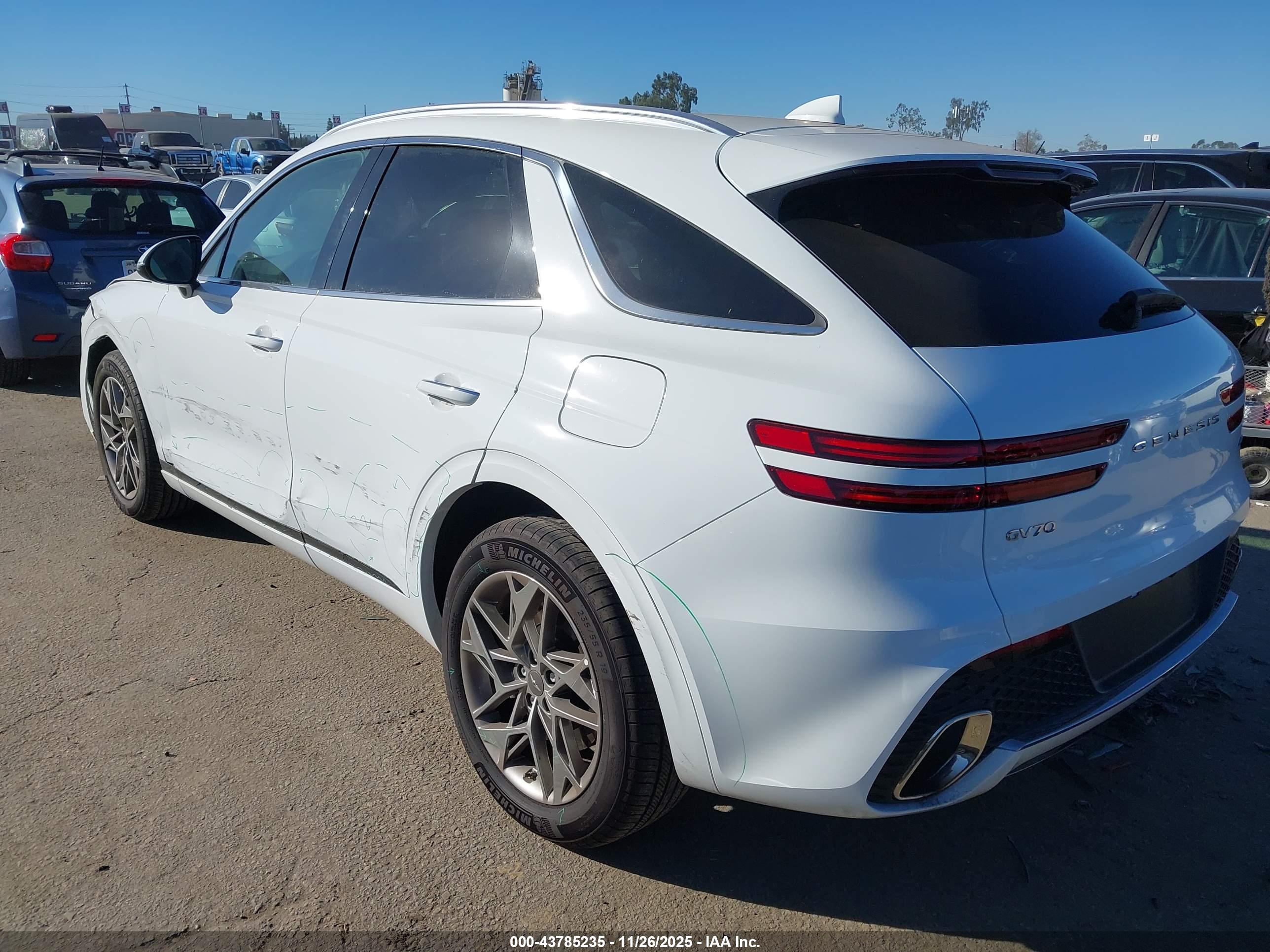 GENESIS GV70 image 3