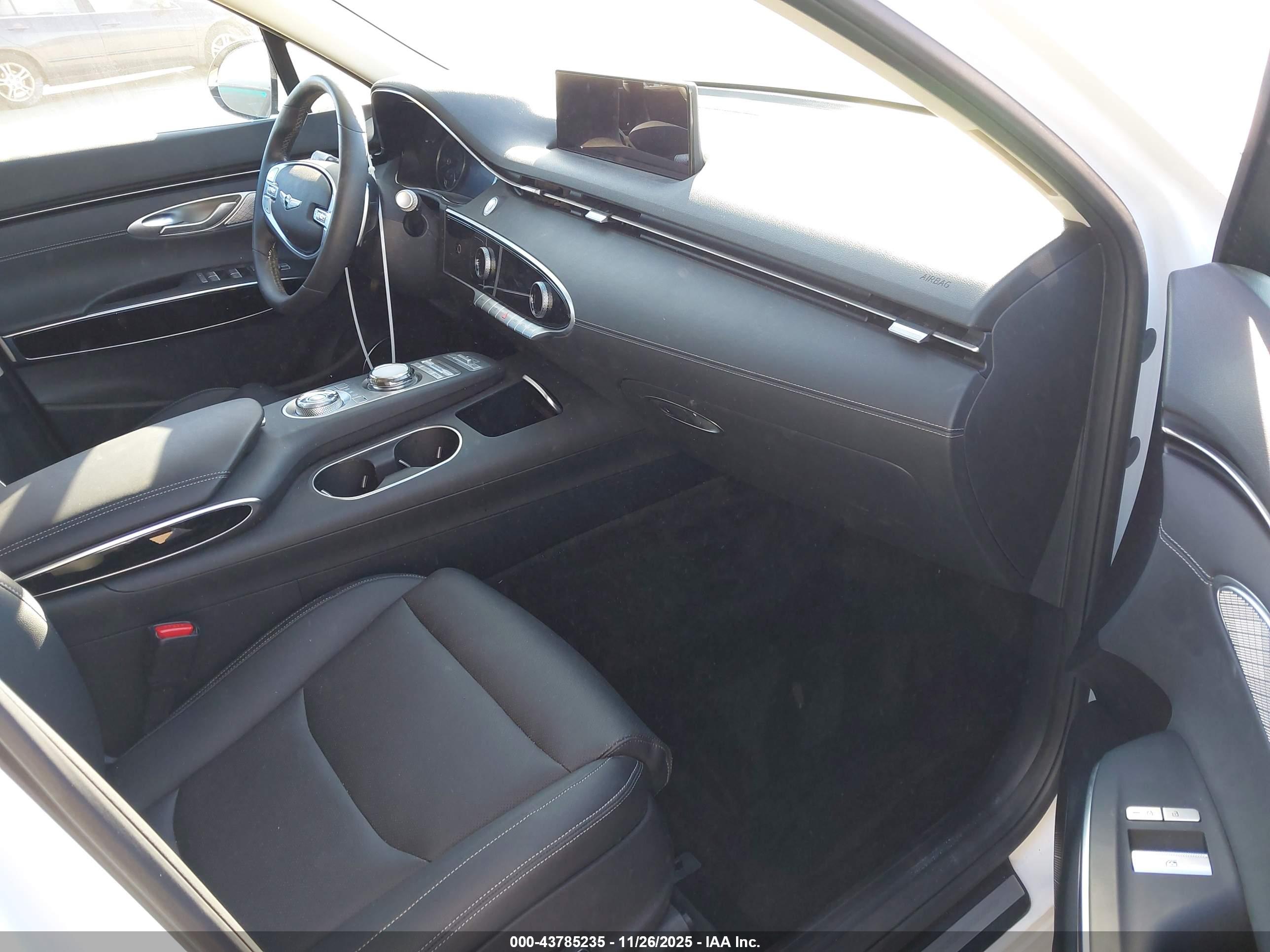 GENESIS GV70 image 5