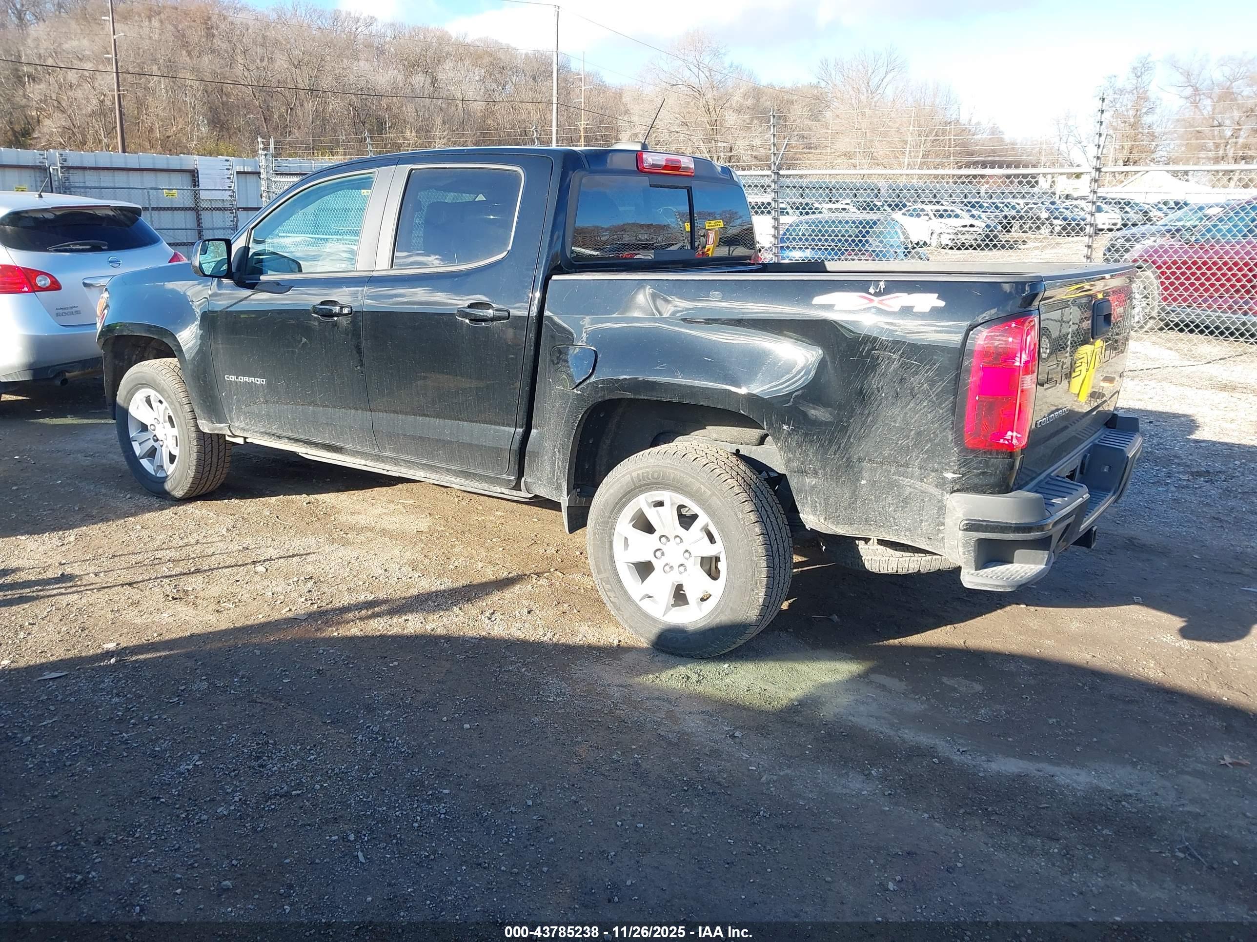 CHEVROLET COLORADO image 3