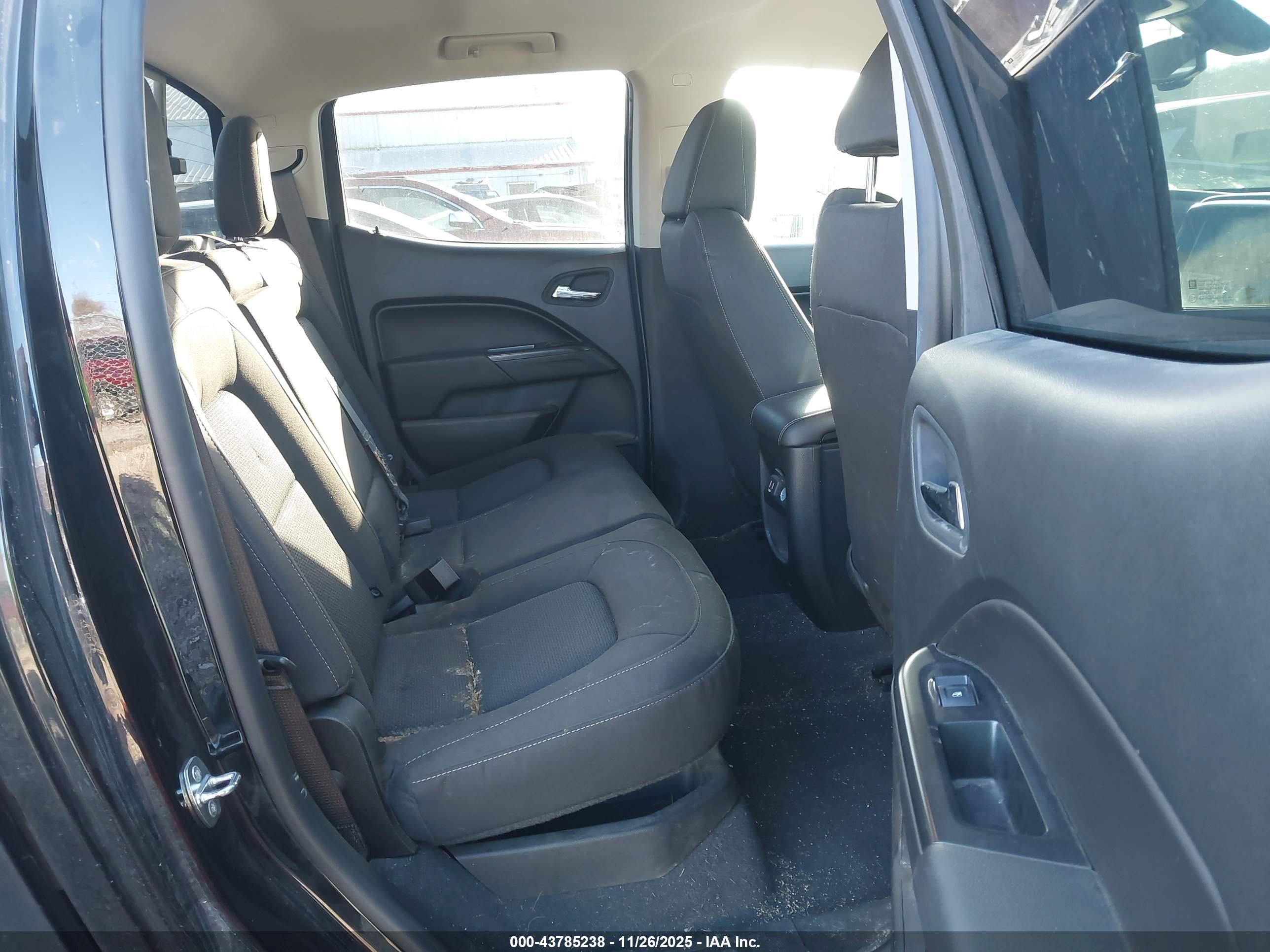 CHEVROLET COLORADO image 8