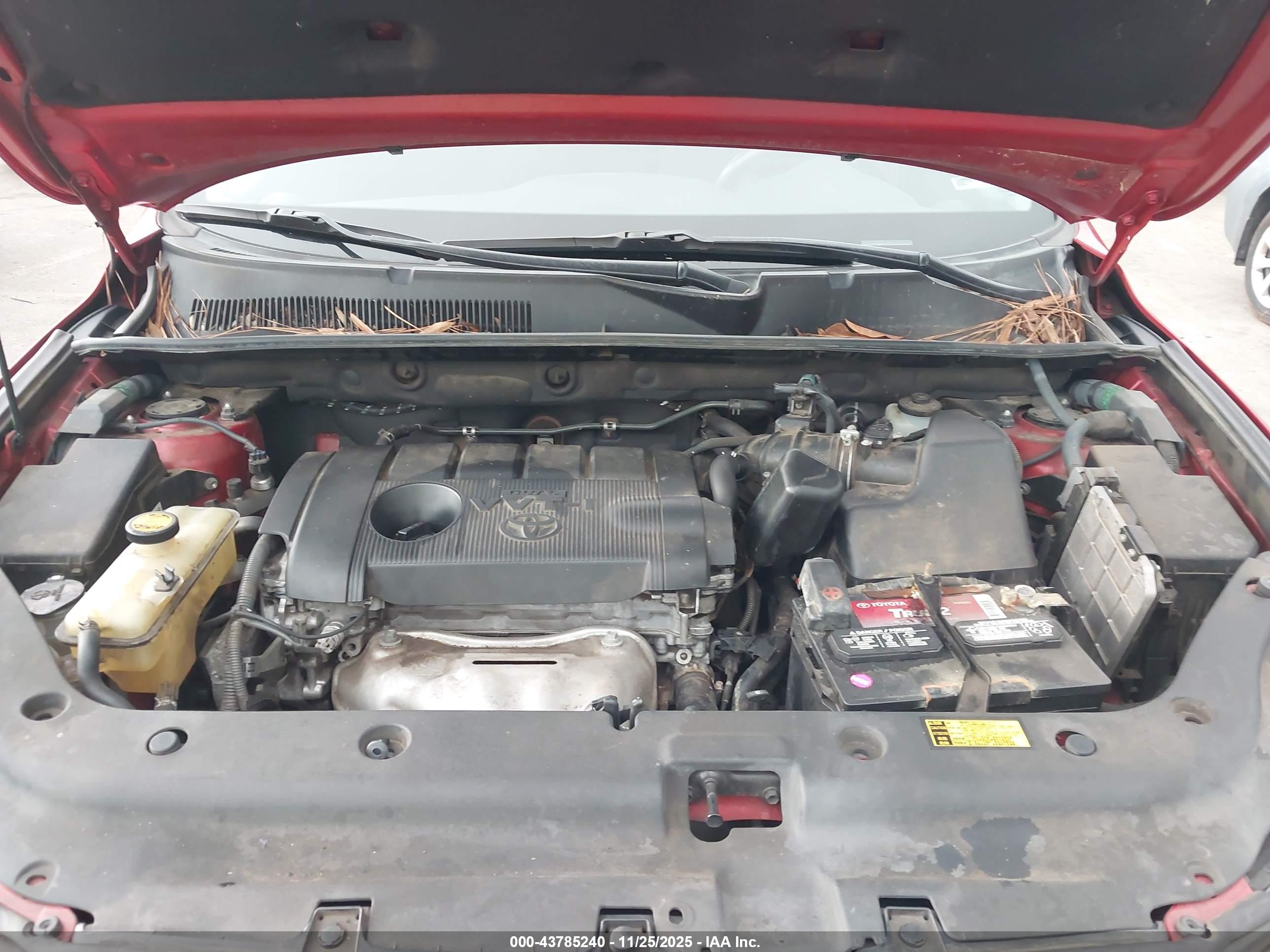 TOYOTA RAV4 image 10