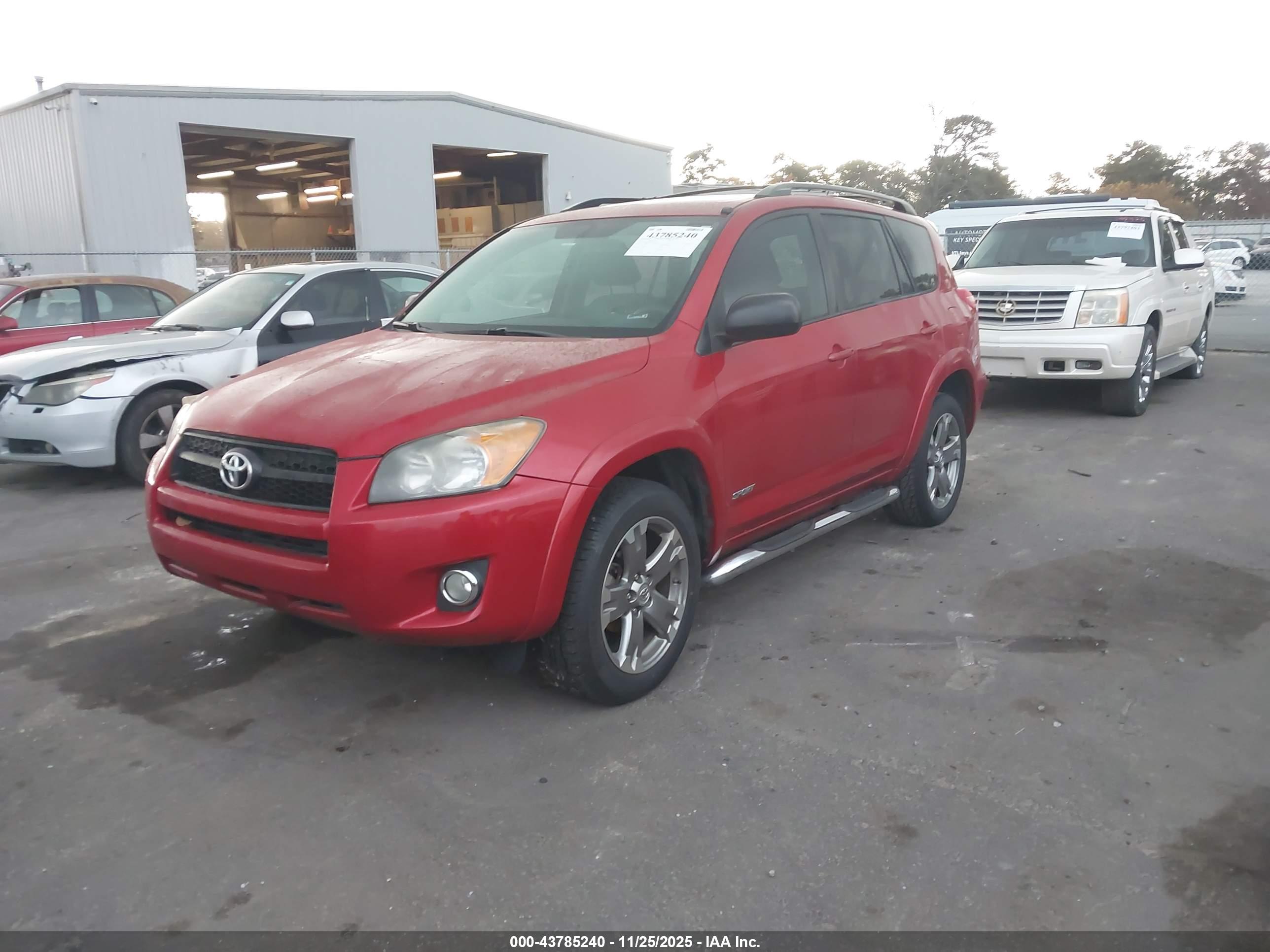 TOYOTA RAV4 image 2