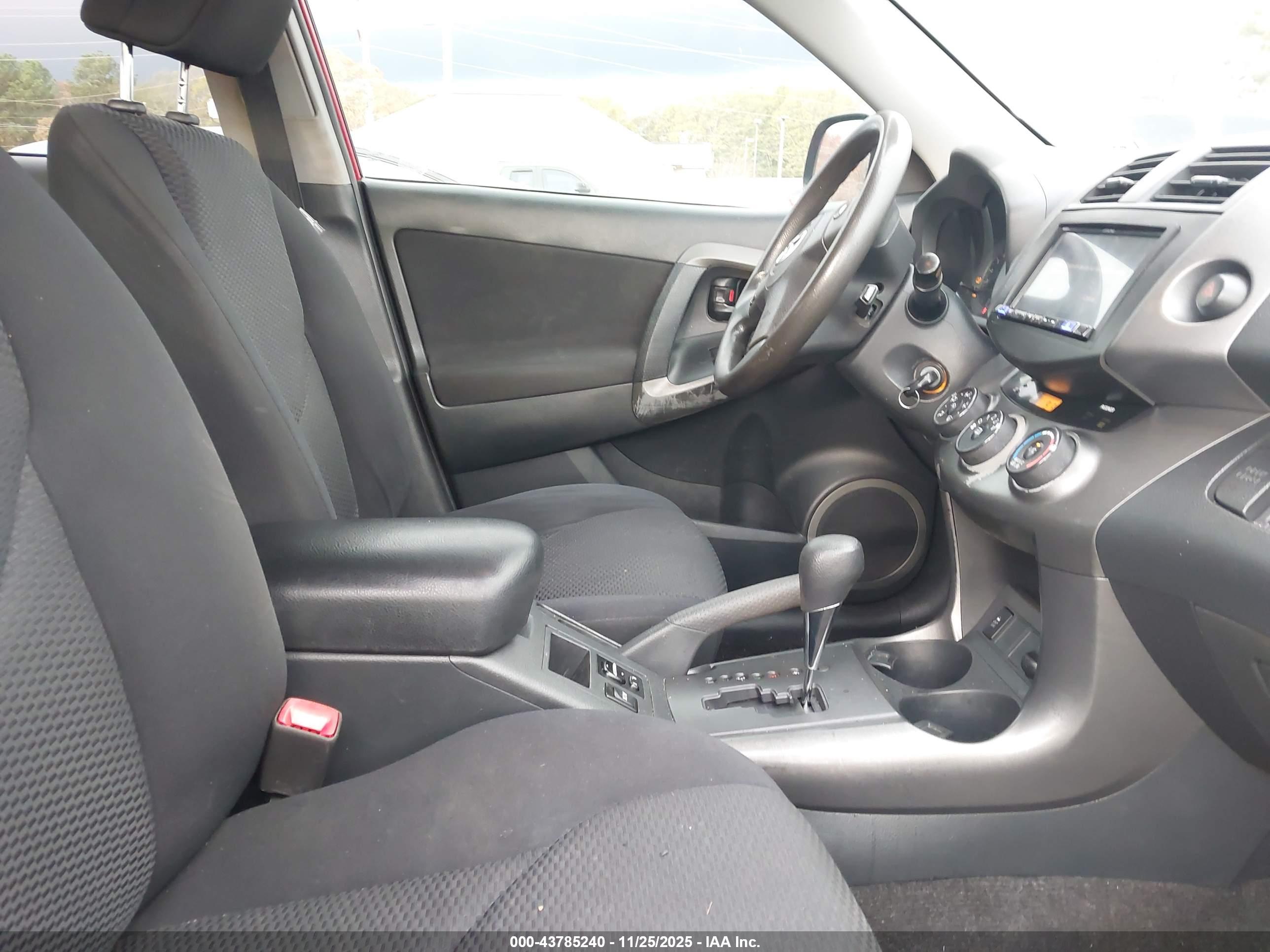 TOYOTA RAV4 image 5