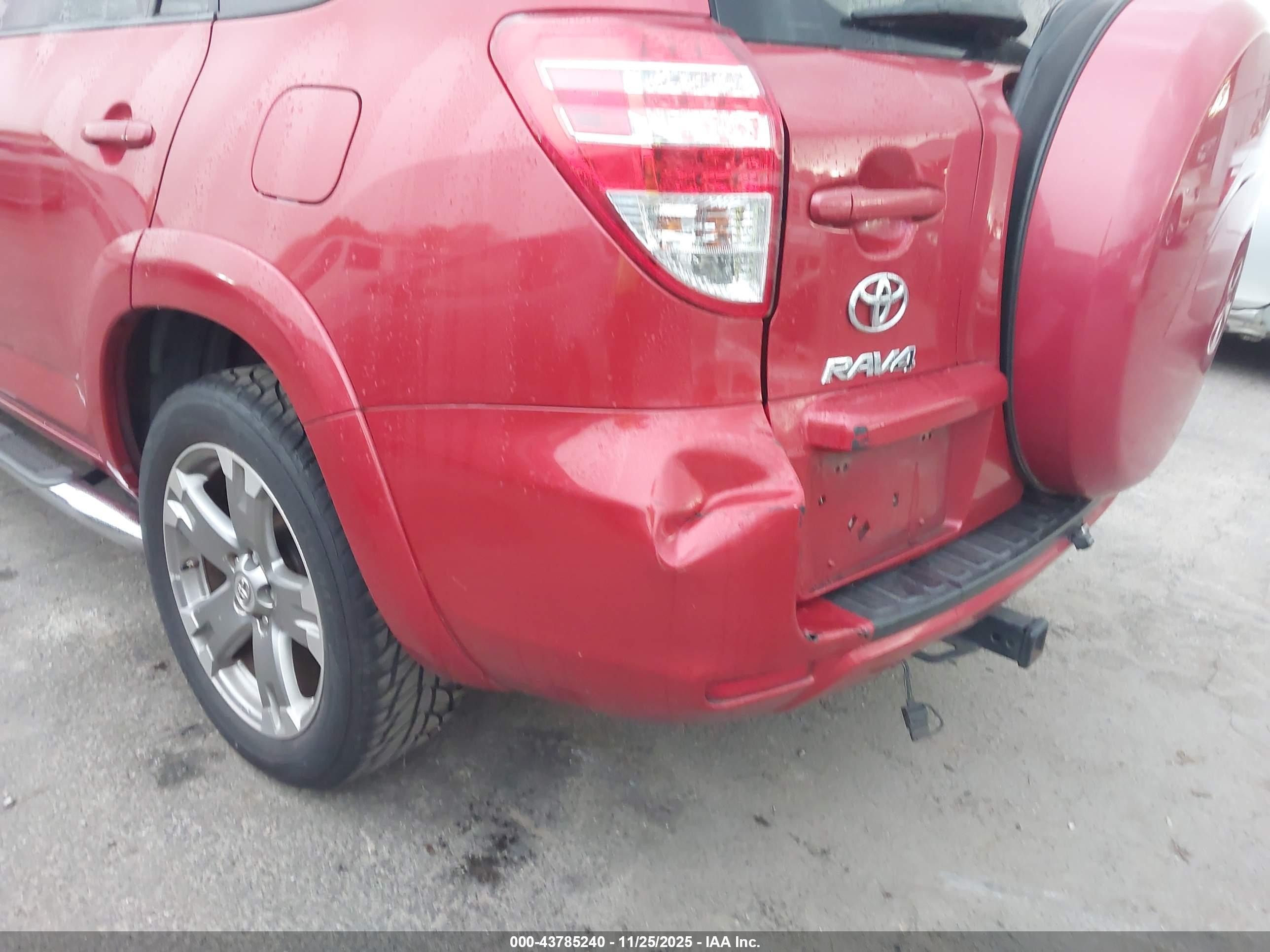 TOYOTA RAV4 image 6