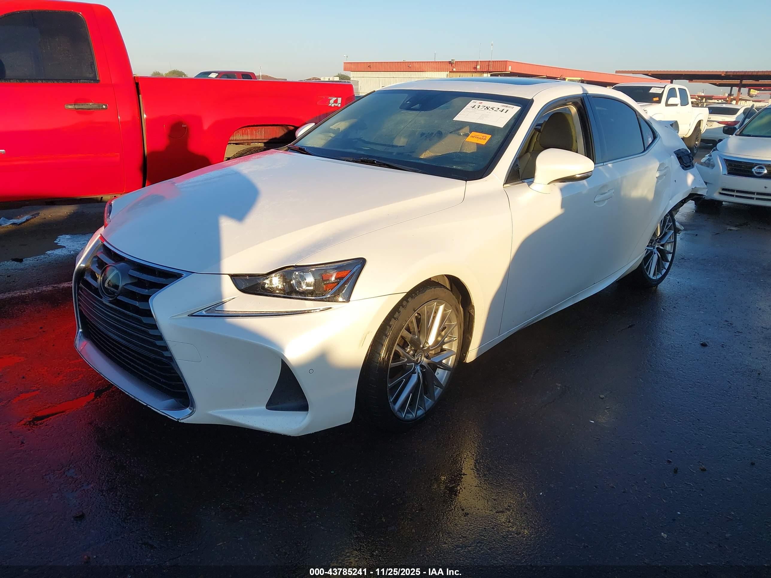 LEXUS IS image 2