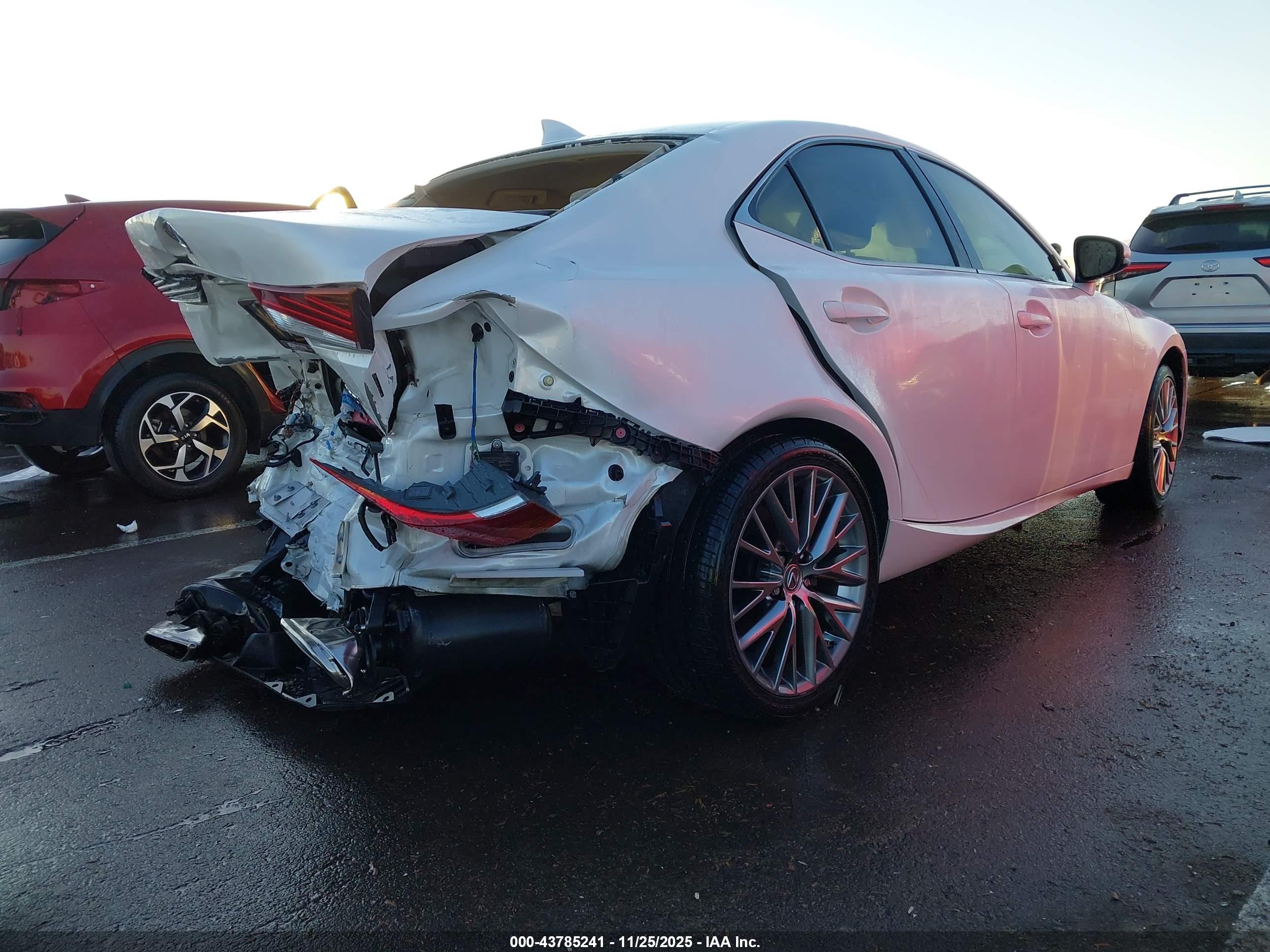 LEXUS IS image 4