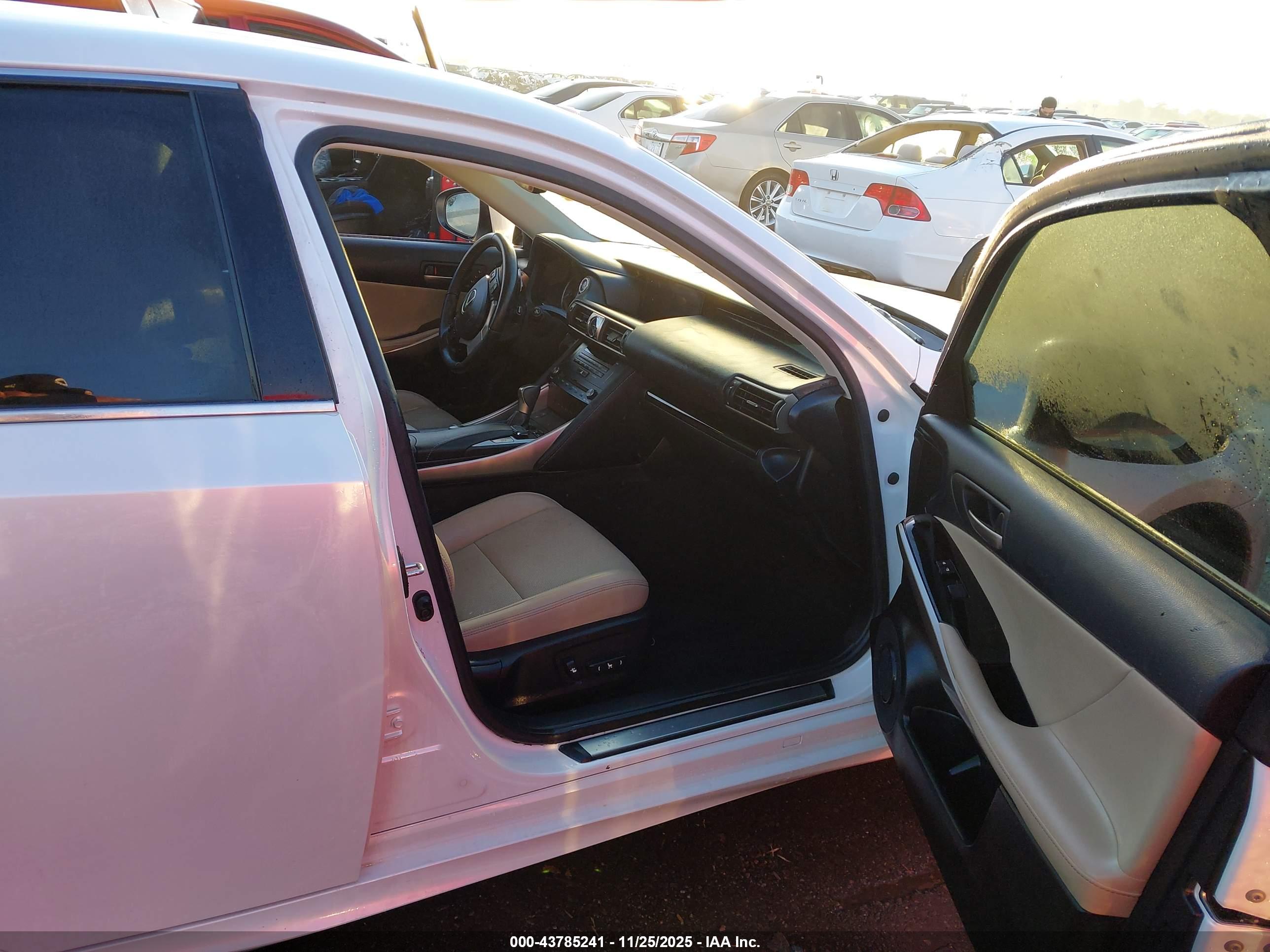 LEXUS IS image 5