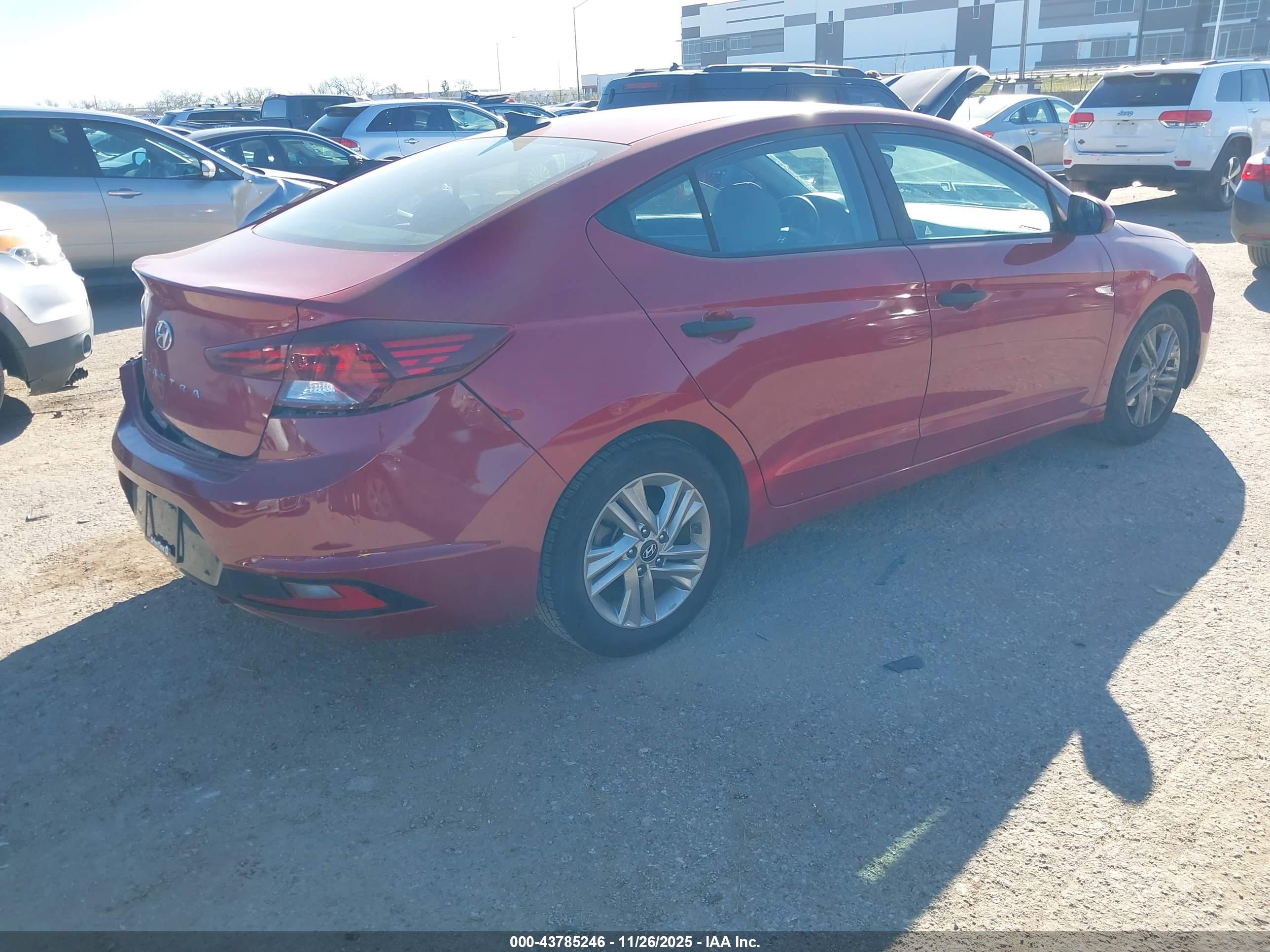 HYUNDAI ELANTRA image 4