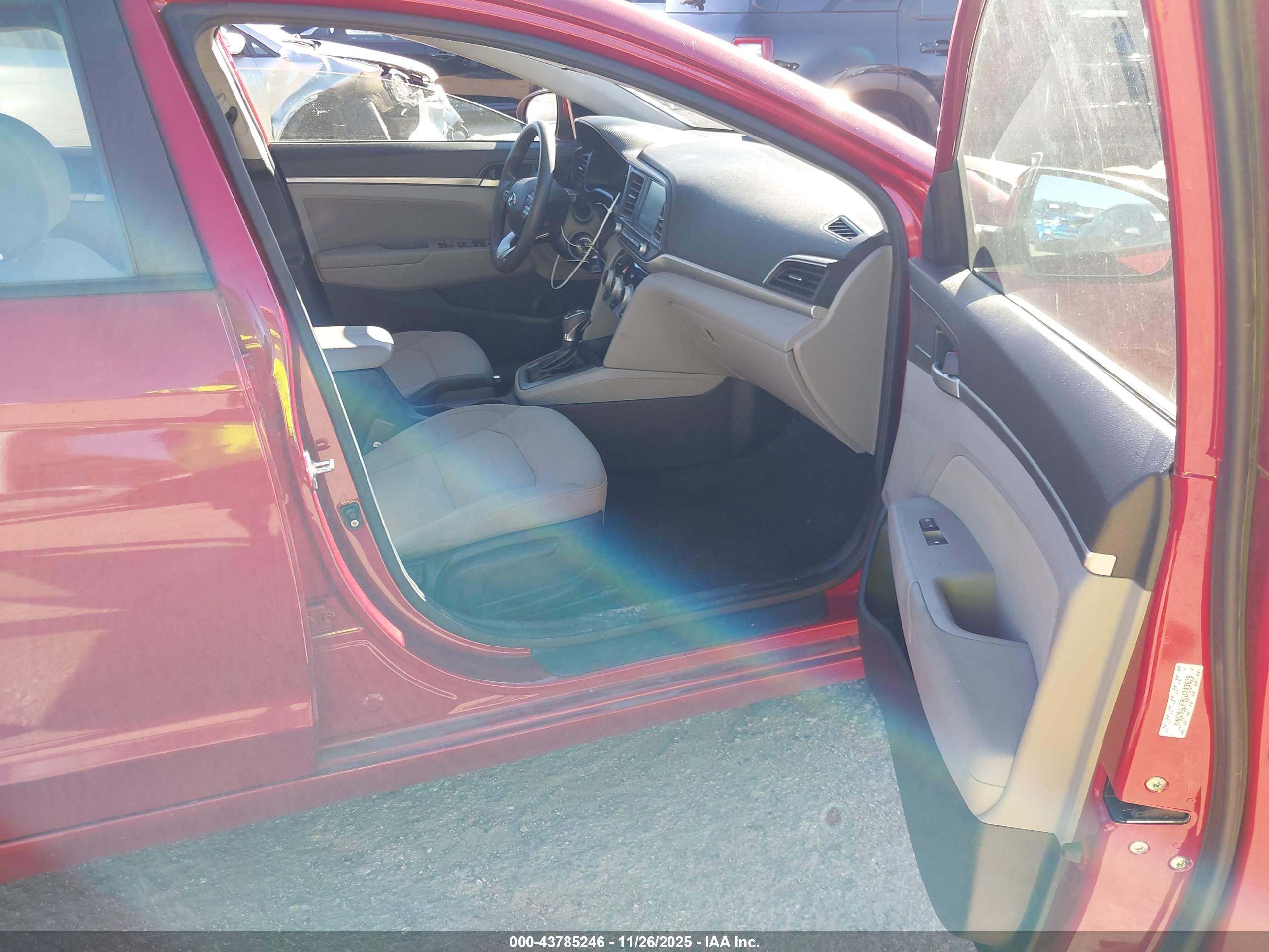 HYUNDAI ELANTRA image 5