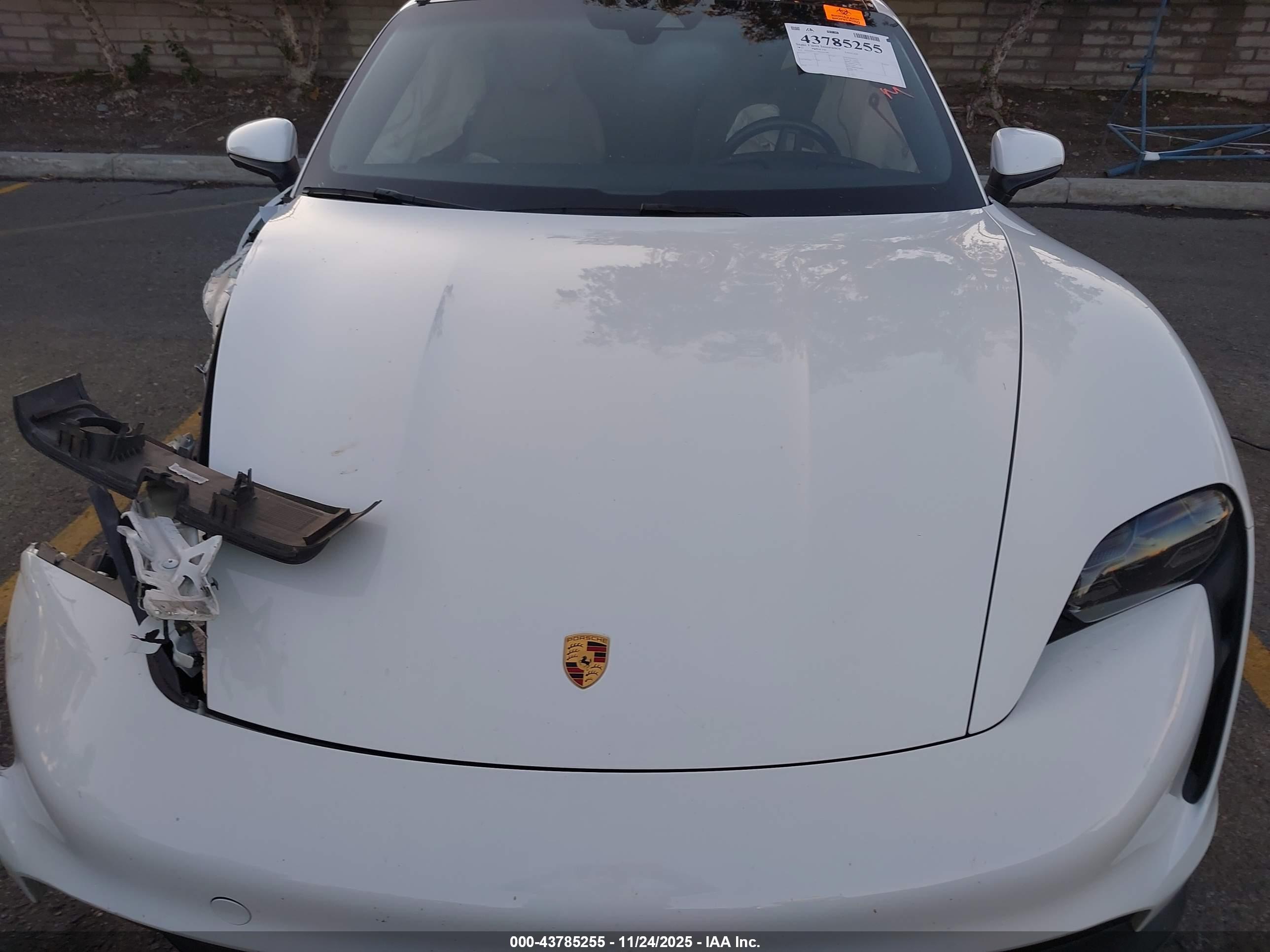 PORSCHE TAYCAN image 10