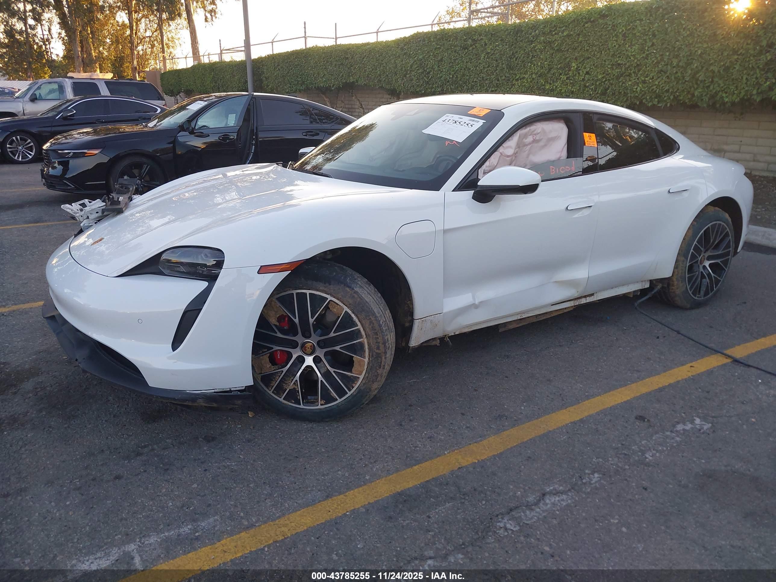 PORSCHE TAYCAN image 2