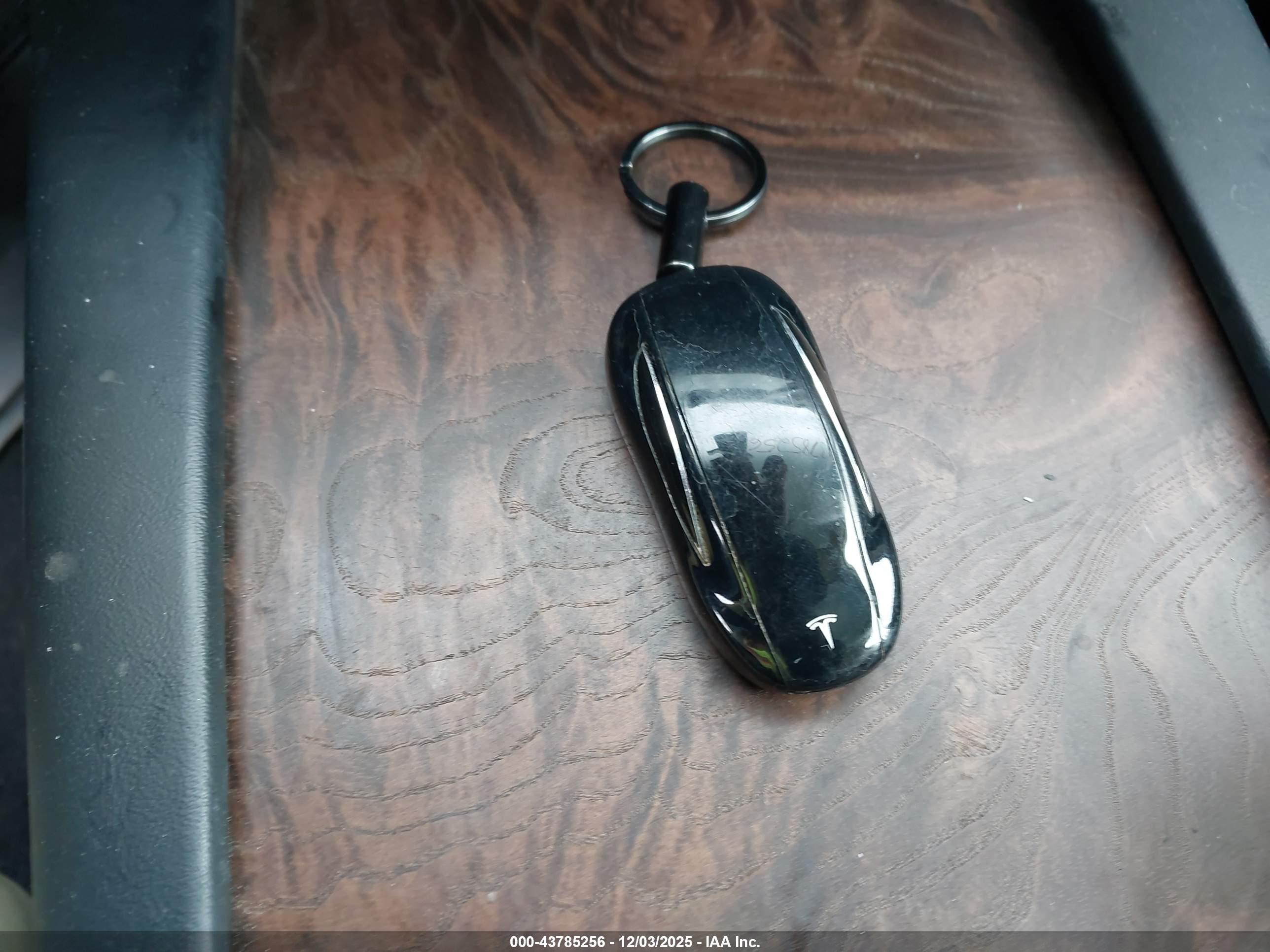 TESLA MODEL image 11