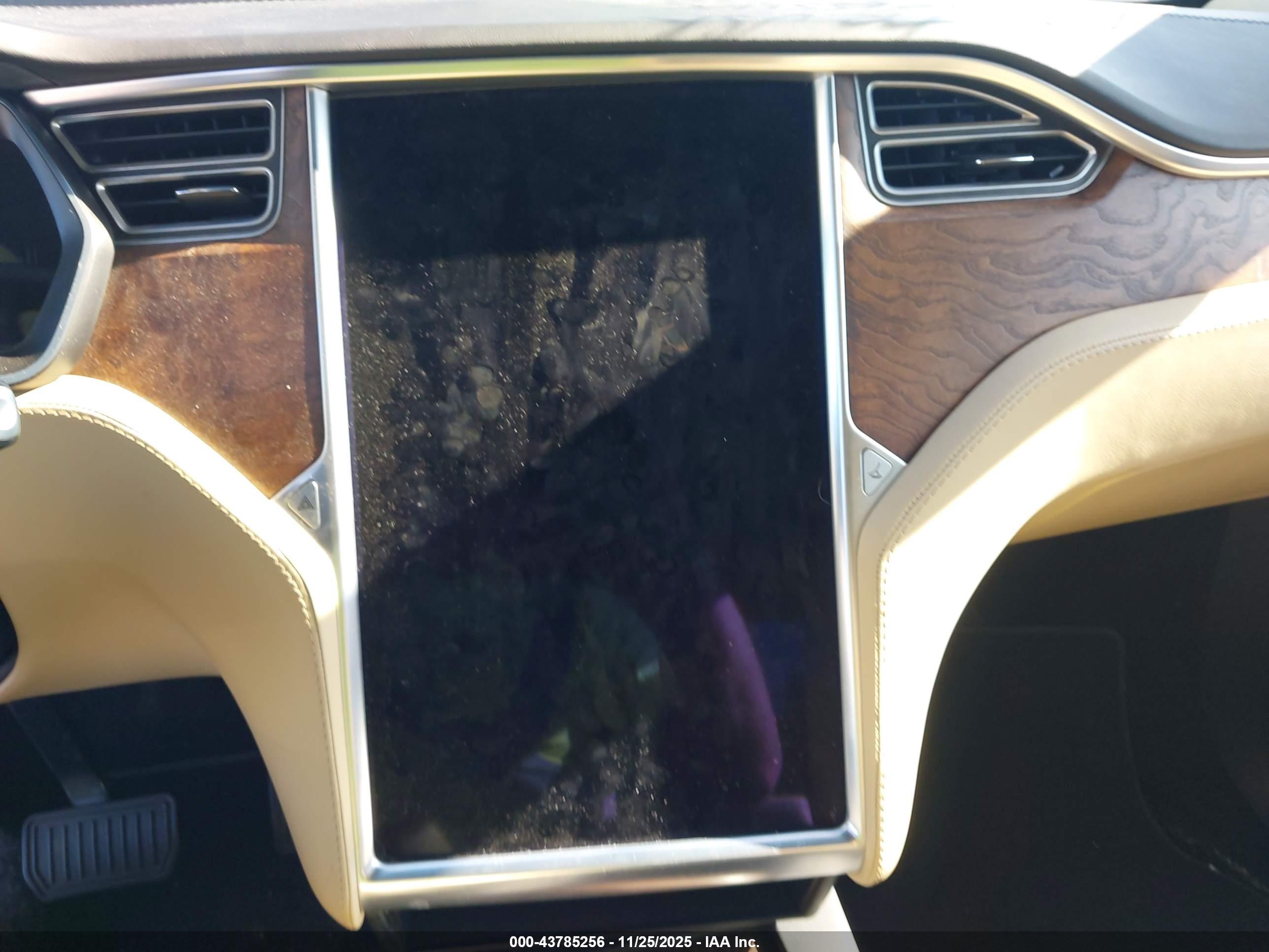 TESLA MODEL image 7