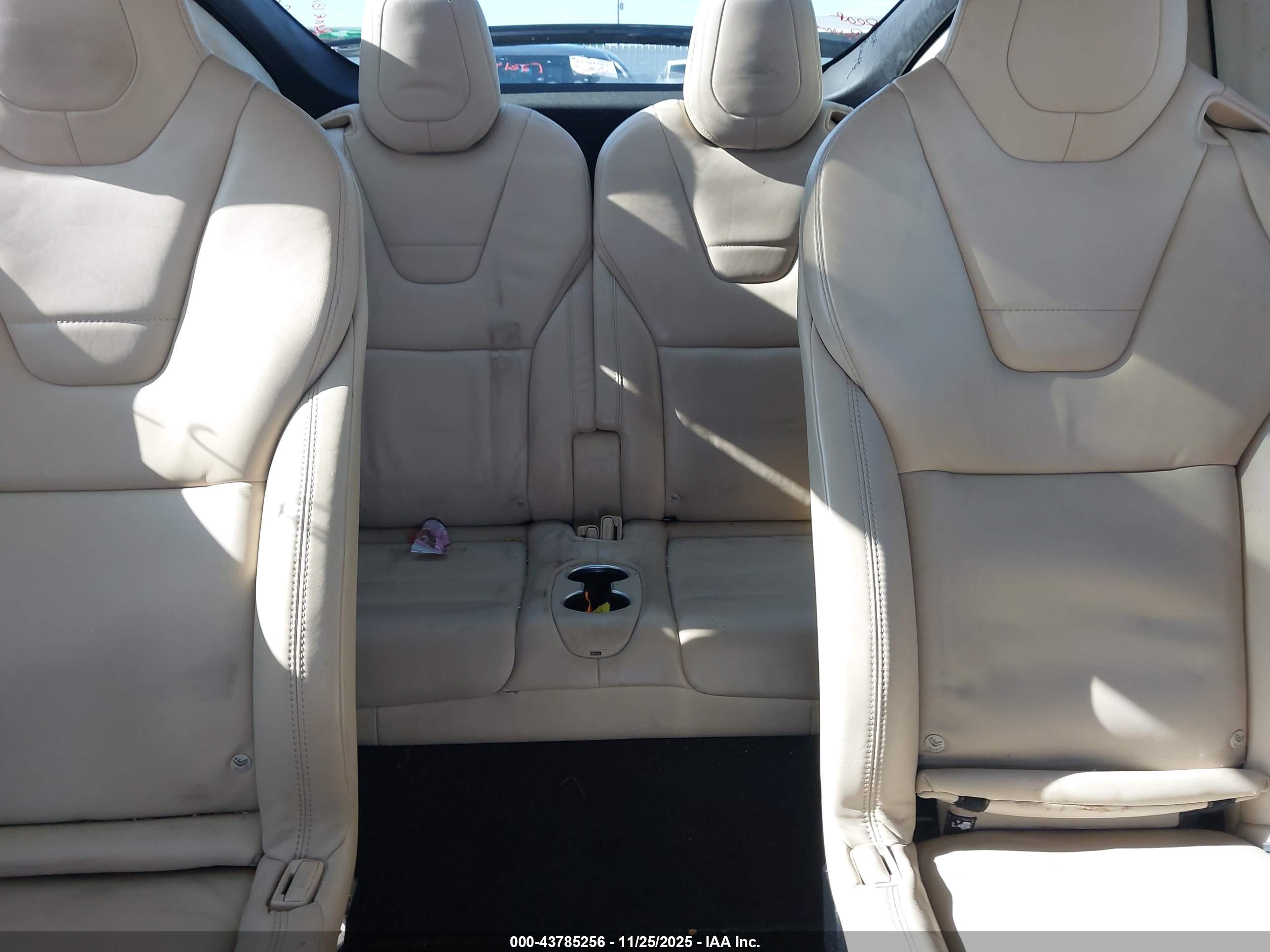TESLA MODEL image 8