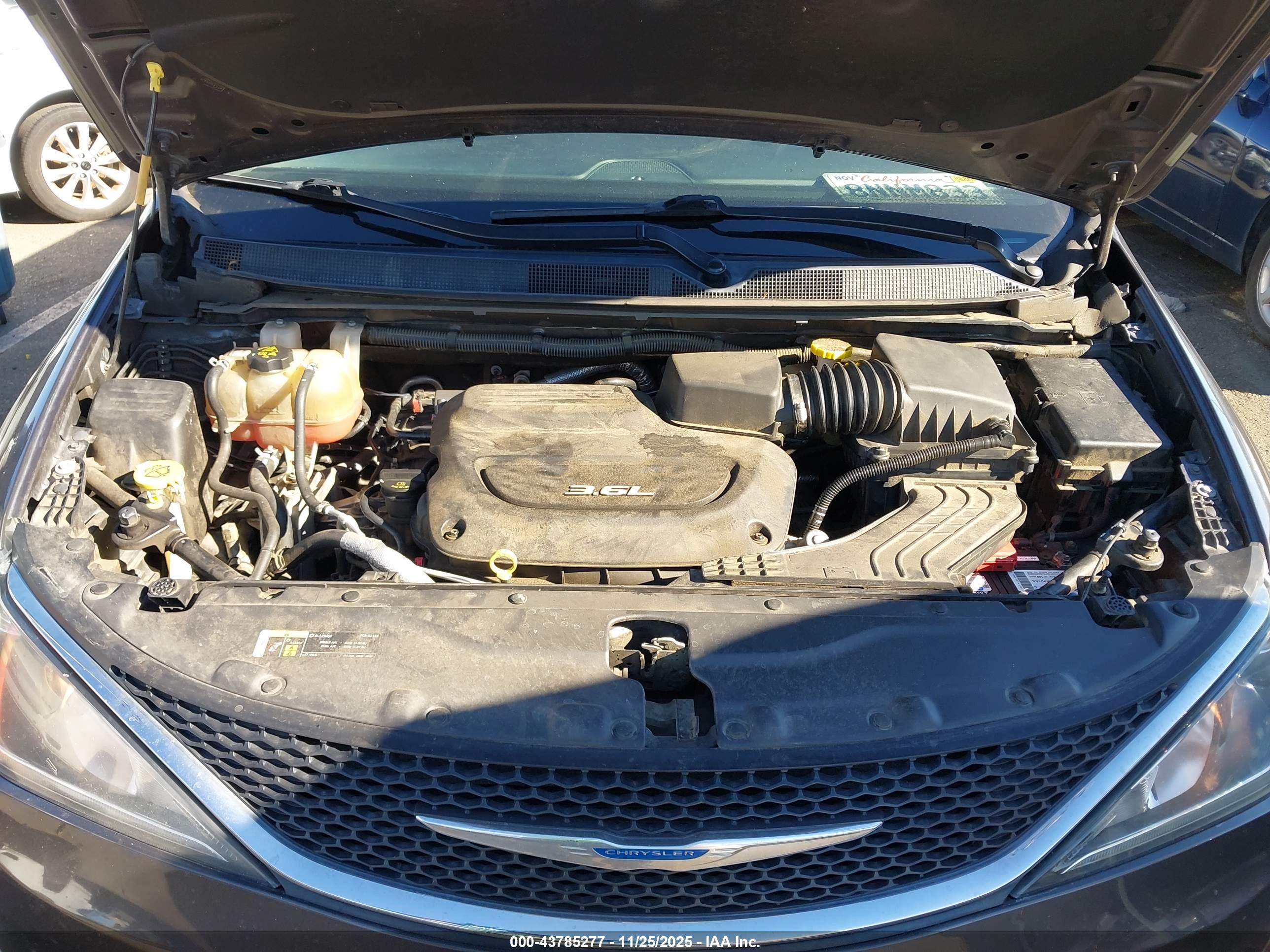CHRYSLER PACIFICA image 10
