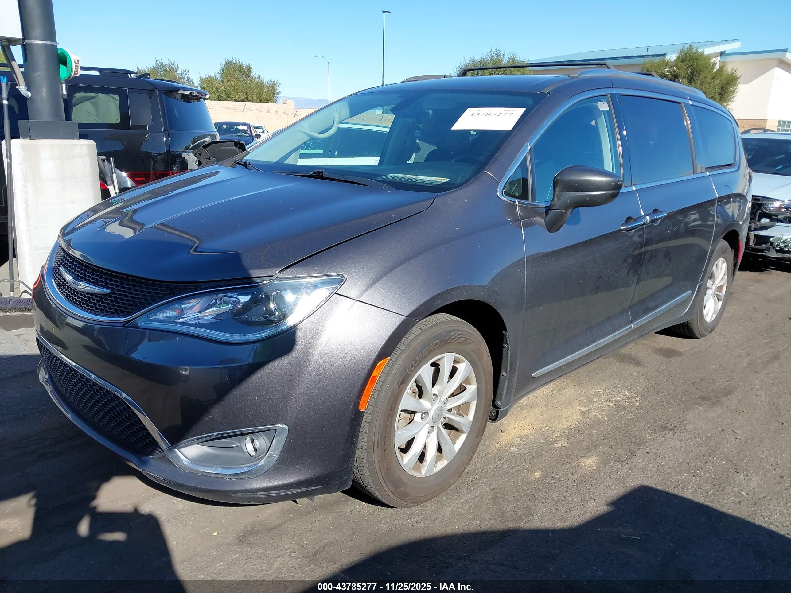 CHRYSLER PACIFICA image 2