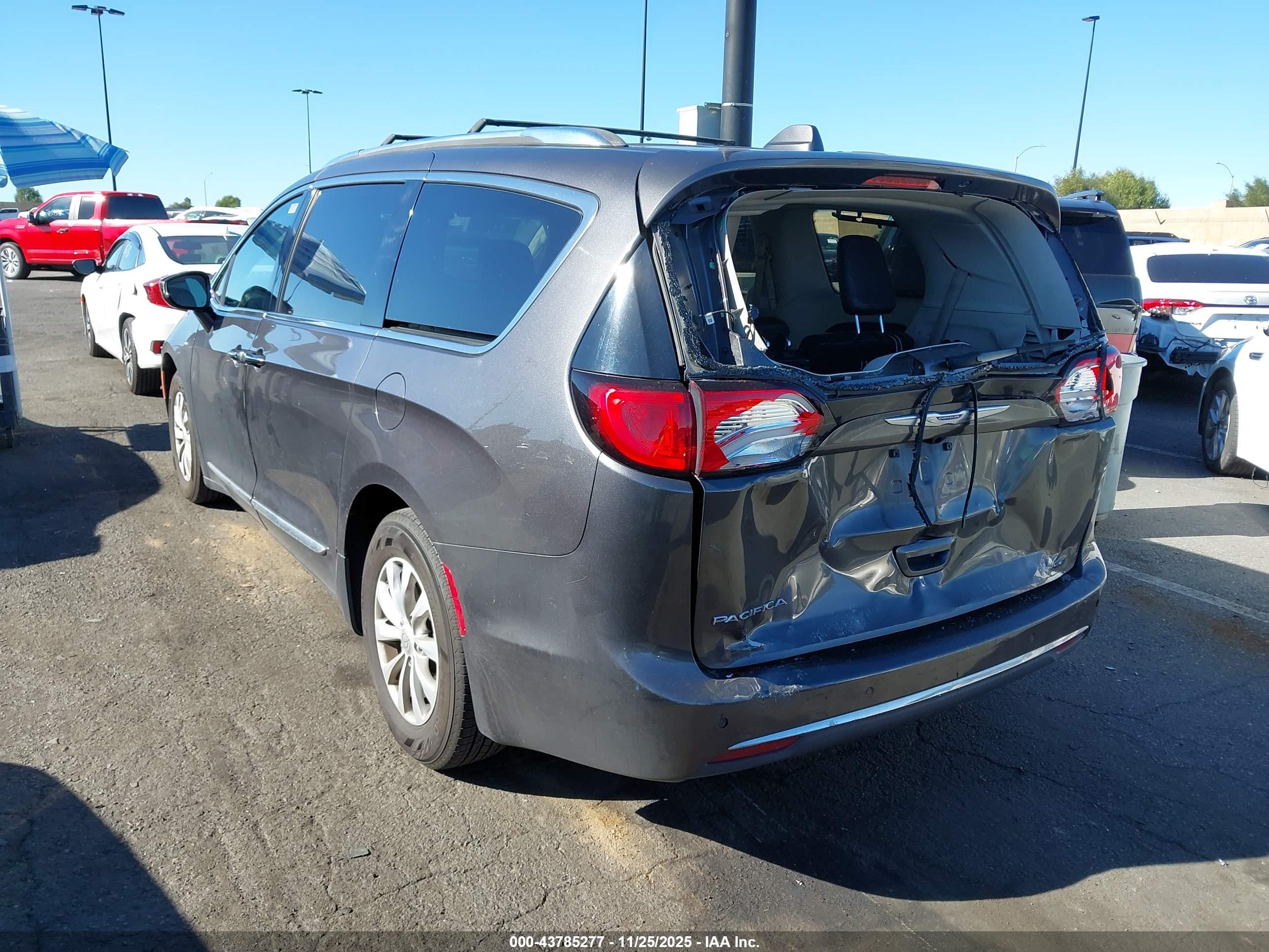 CHRYSLER PACIFICA image 3