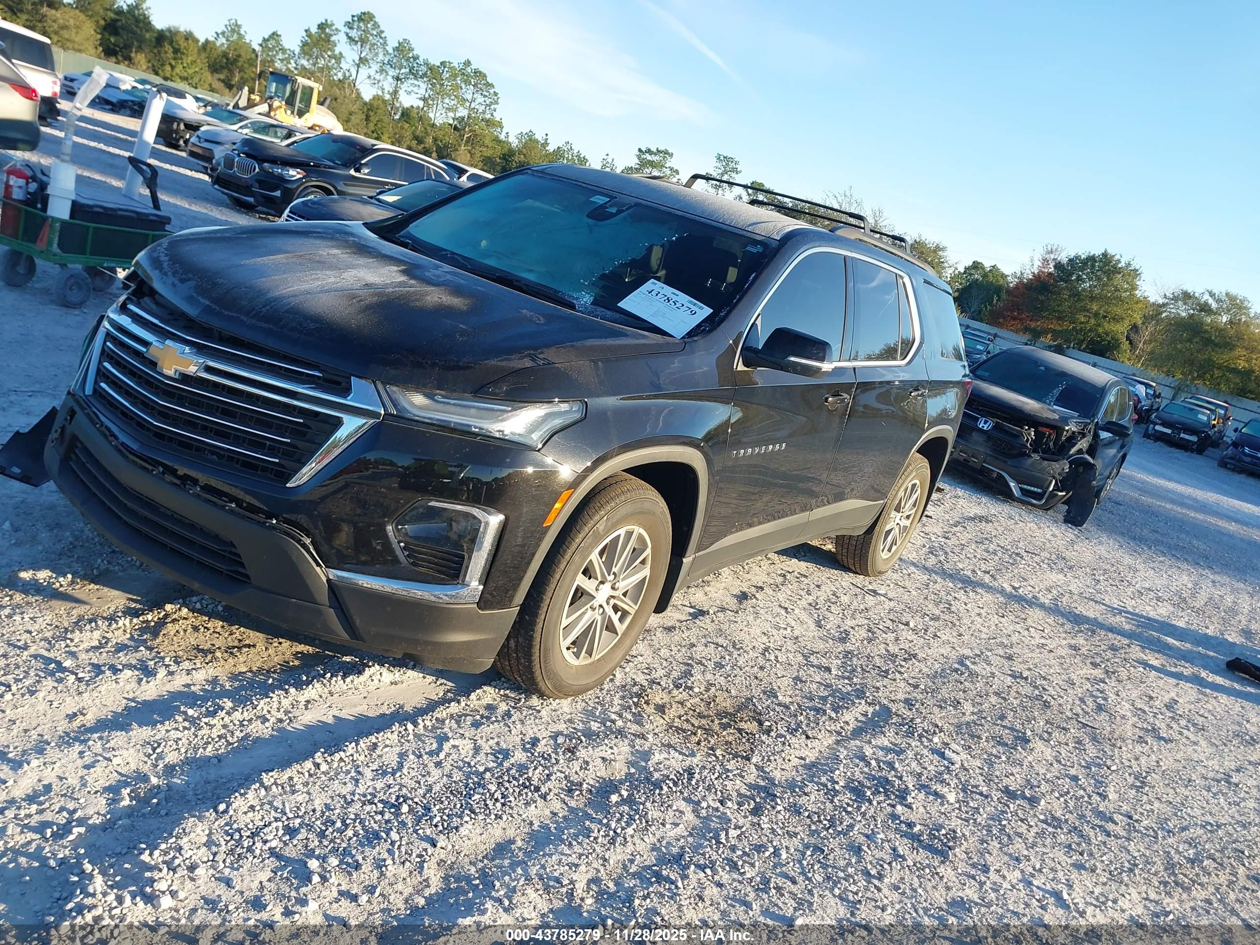 CHEVROLET TRAVERSE image 2