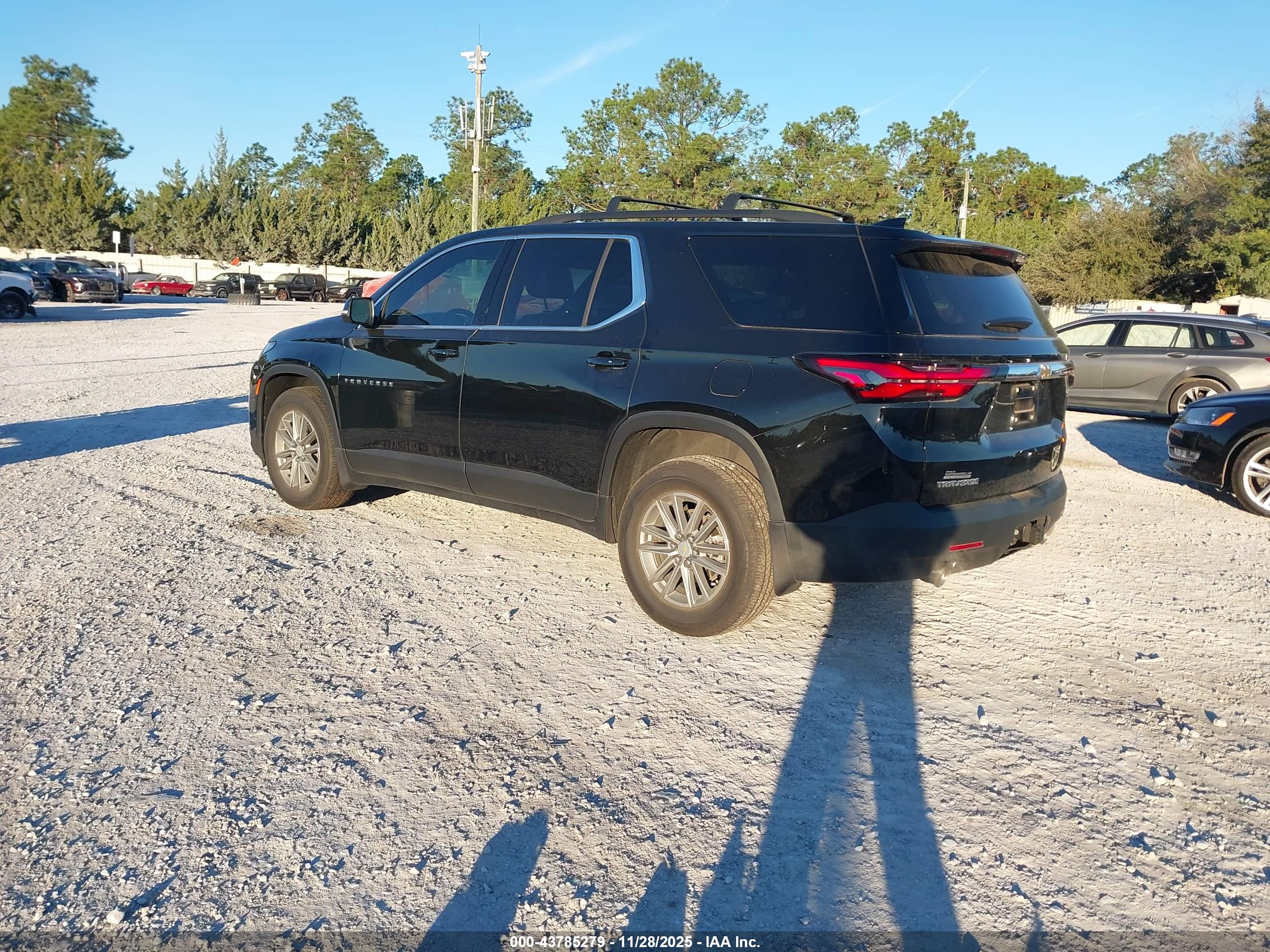 CHEVROLET TRAVERSE image 3