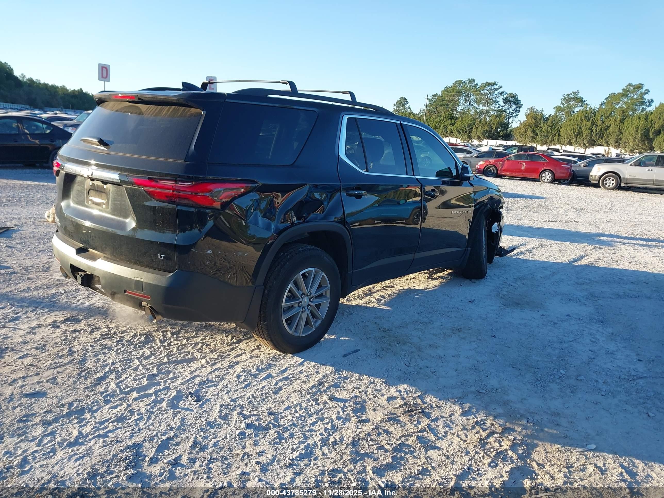 CHEVROLET TRAVERSE image 4