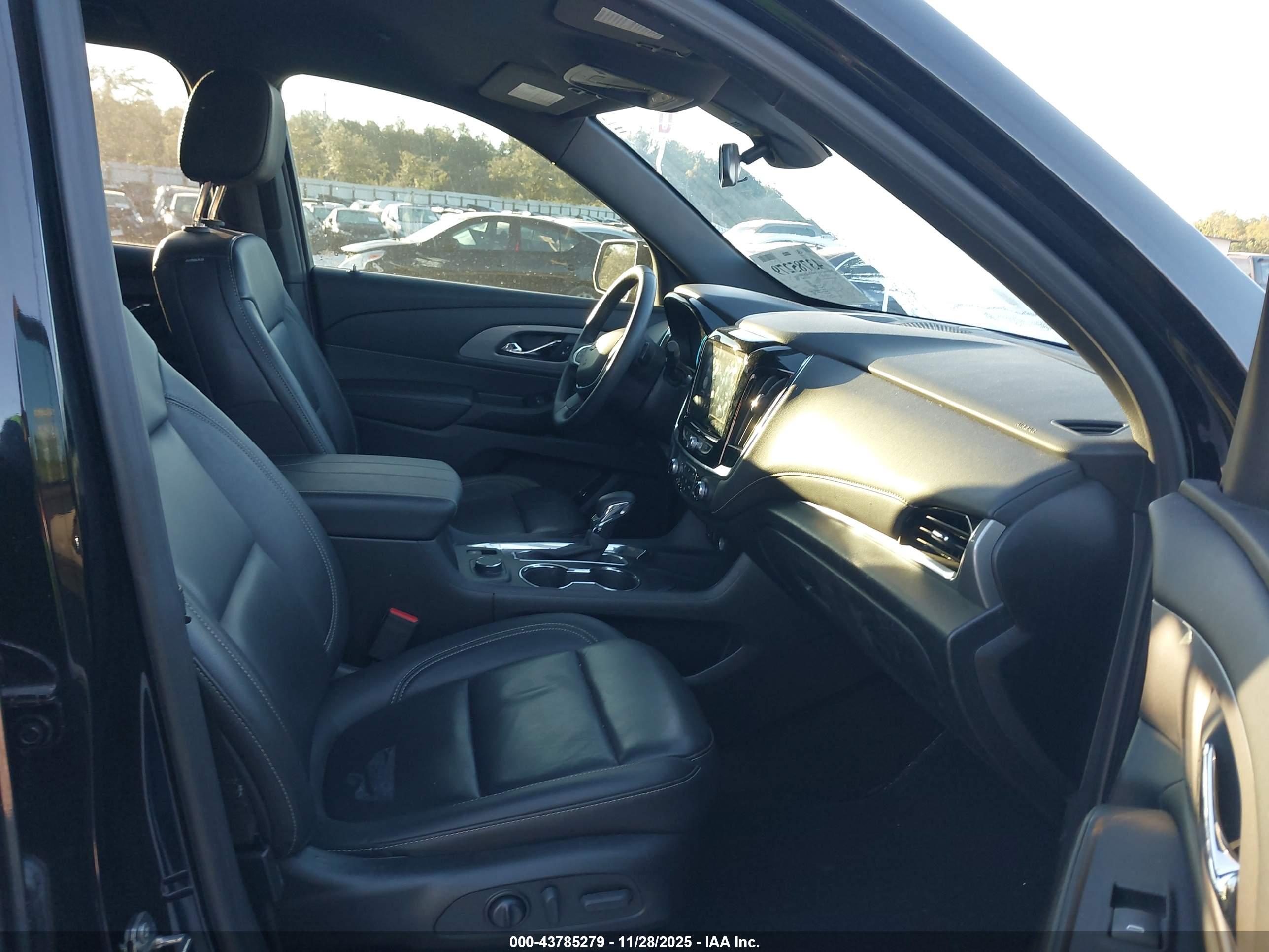 CHEVROLET TRAVERSE image 5