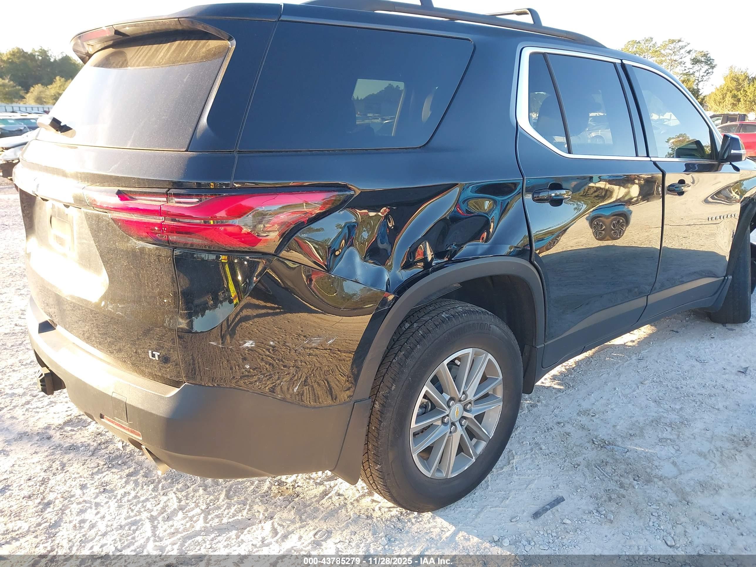 CHEVROLET TRAVERSE image 6