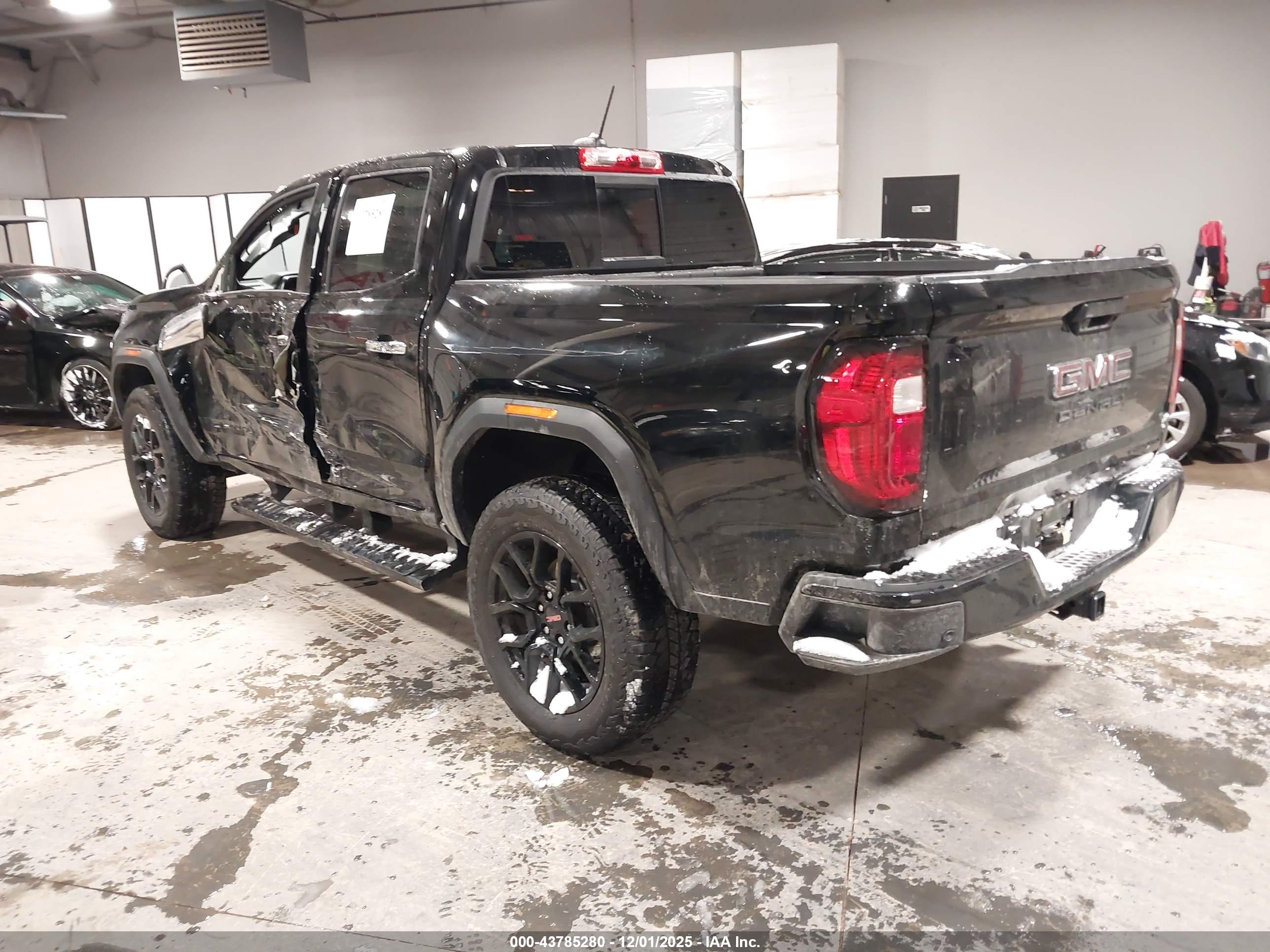 GMC CANYON image 3