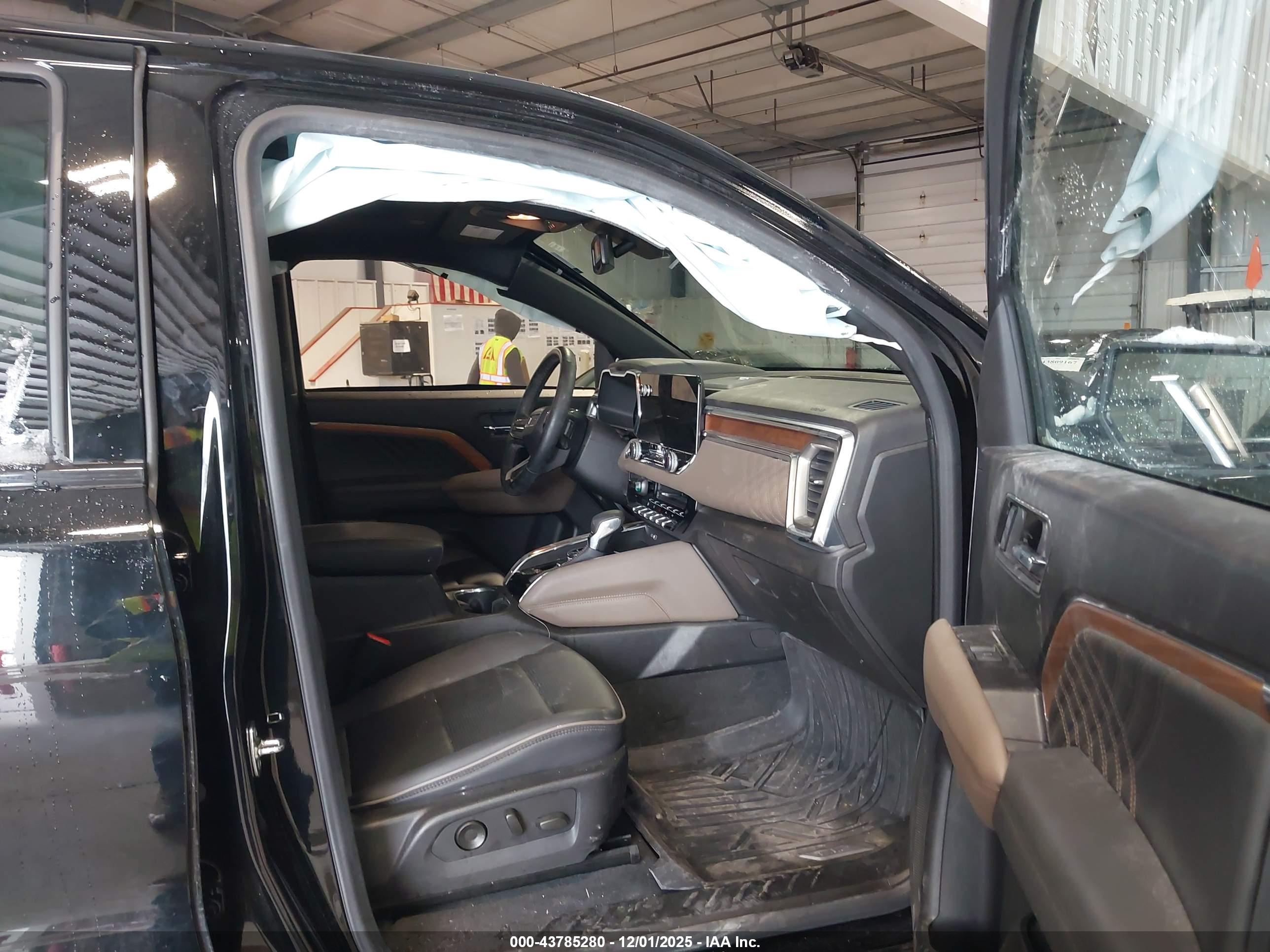 GMC CANYON image 5